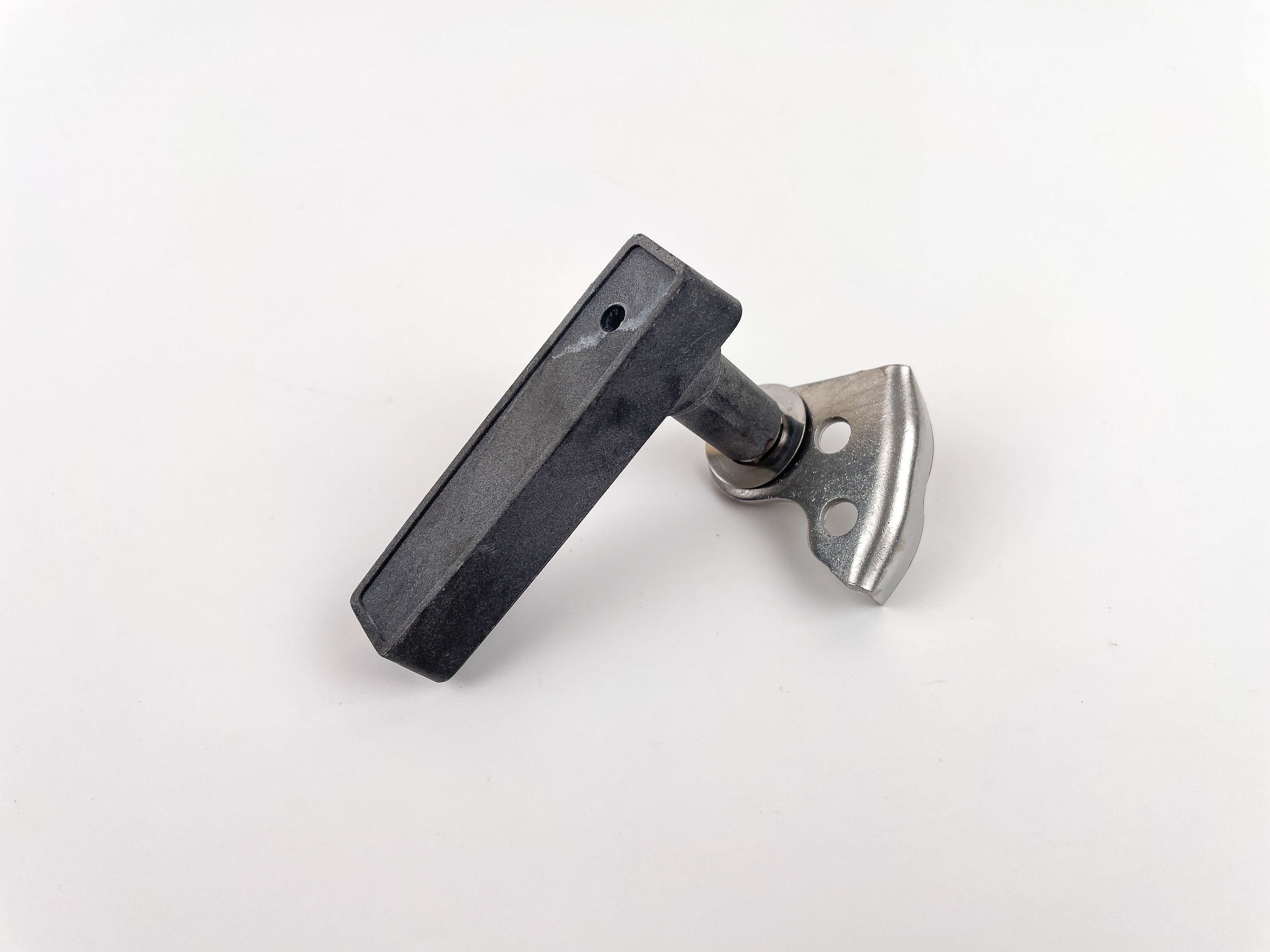 1997 Johnson 40 HP 2 Stroke Outboard Cowling Latch Assembly 0396611 OEM