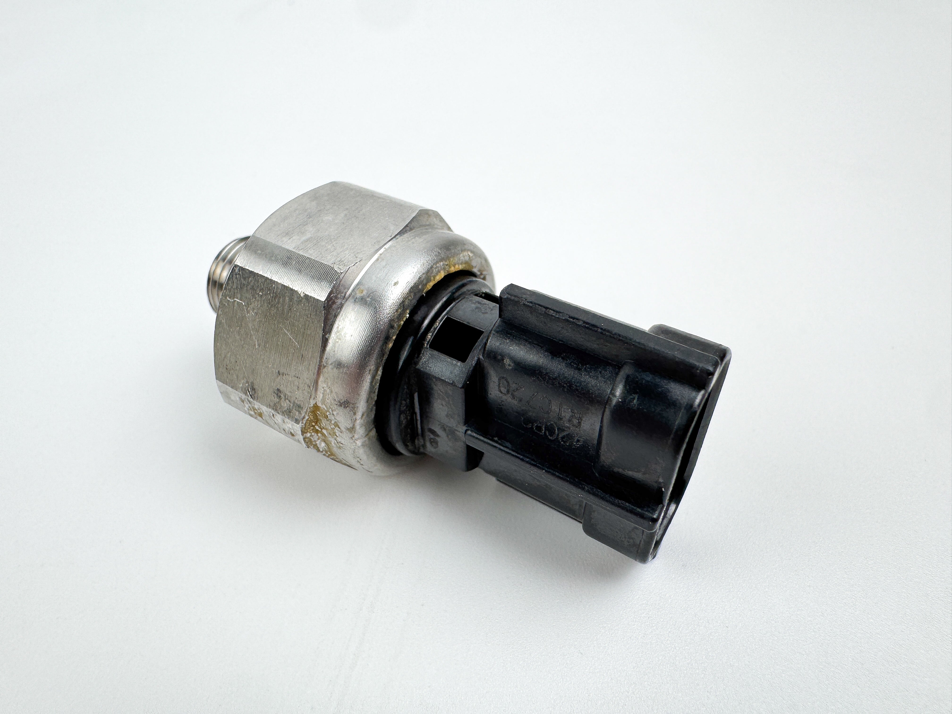 Yamaha 4 Stroke Outboard Oil Pressure Sender Sensor Unit 6AW-83651-00-00