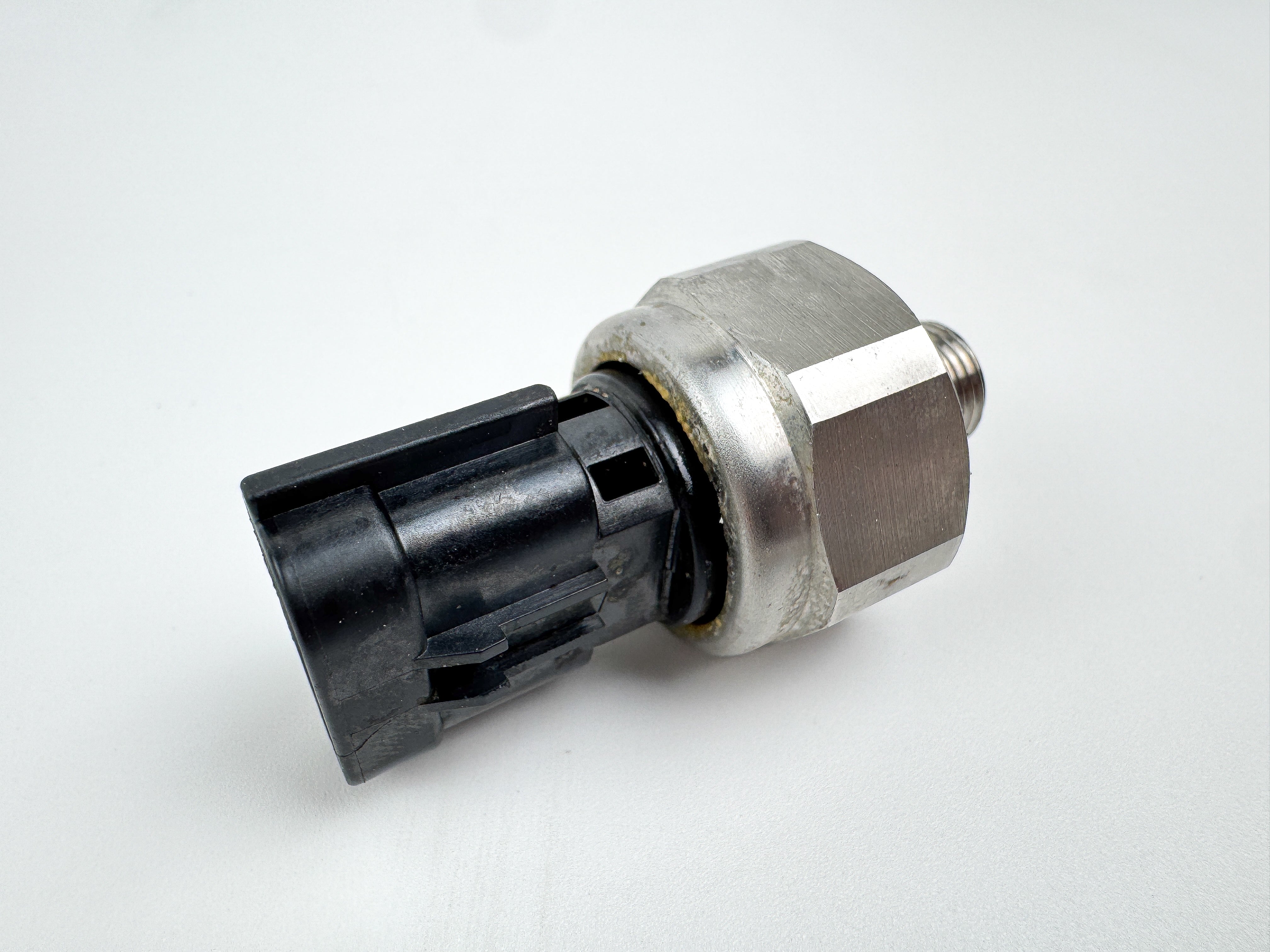 Yamaha 4 Stroke Outboard Oil Pressure Sender Sensor Unit 6AW-83651-00-00