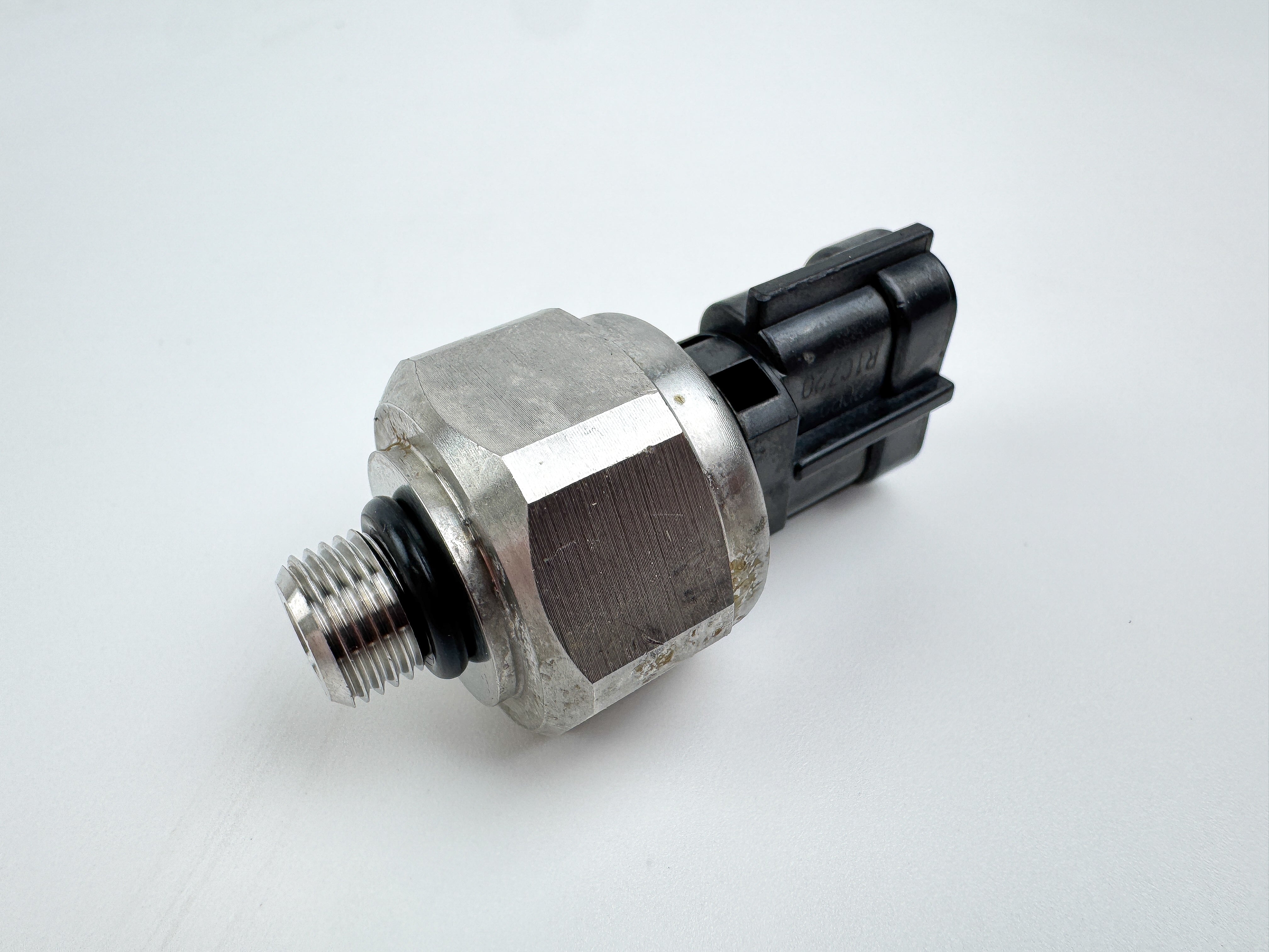 Yamaha 4 Stroke Outboard Oil Pressure Sender Sensor Unit 6AW-83651-00-00