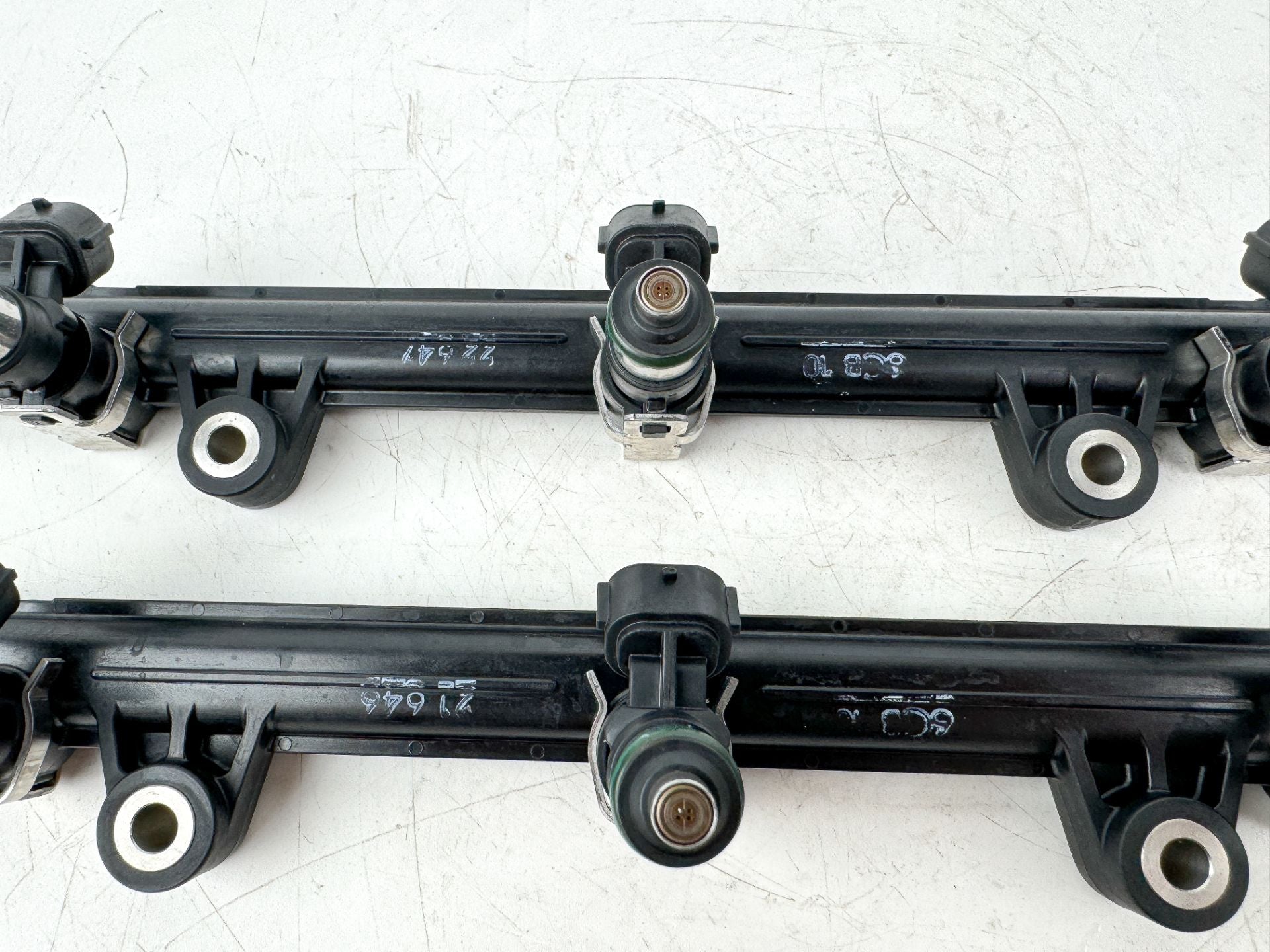 2016 Yamaha 250 HP 4 Stroke Outboard Fuel Injector Set W/ Rail 6AW-13761-00-00 OEM