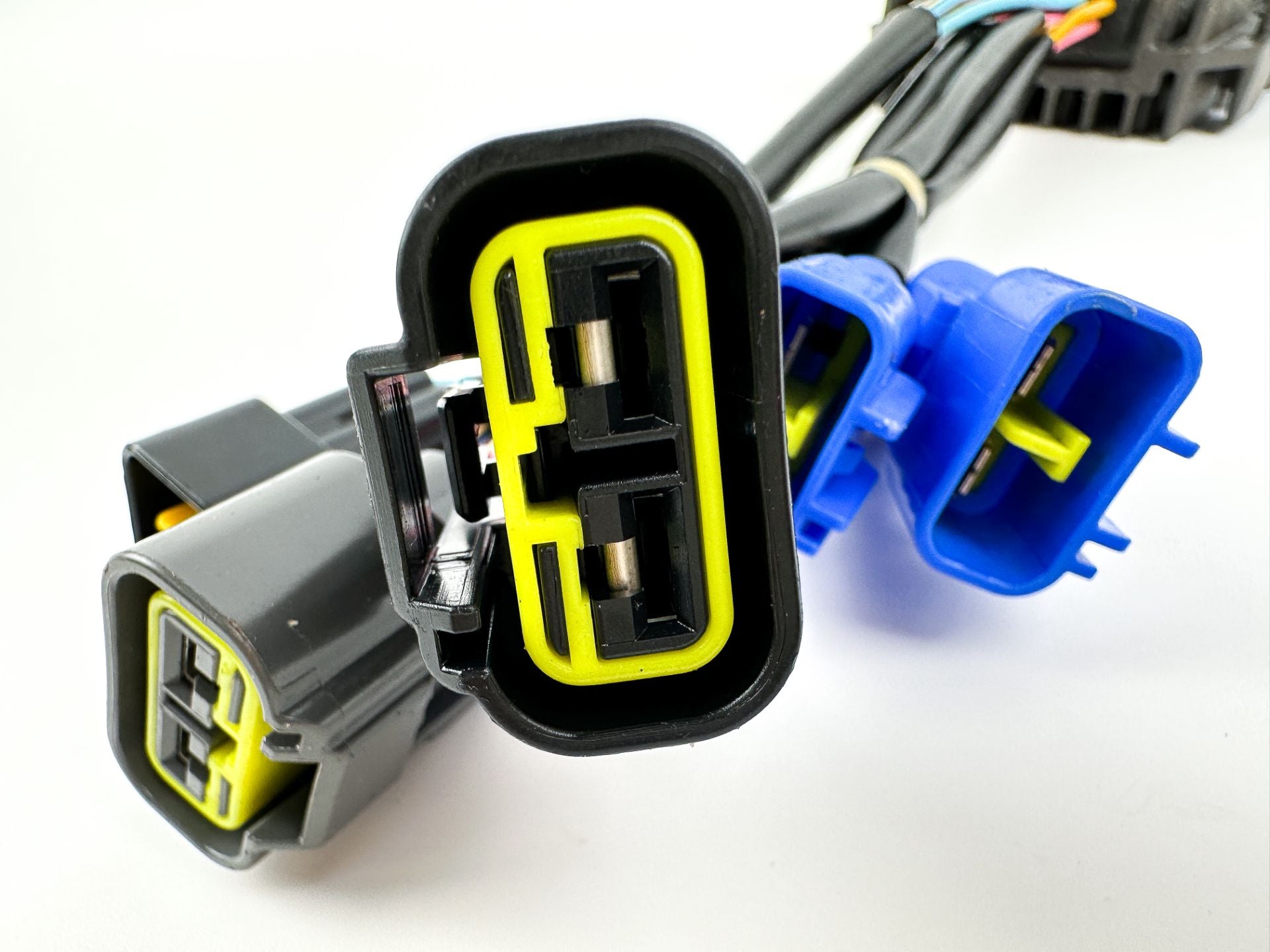 2004 Yamaha 225 HP 4 Stroke Outboard Drive Unit Assembly 69J-83306-01-00 OEM