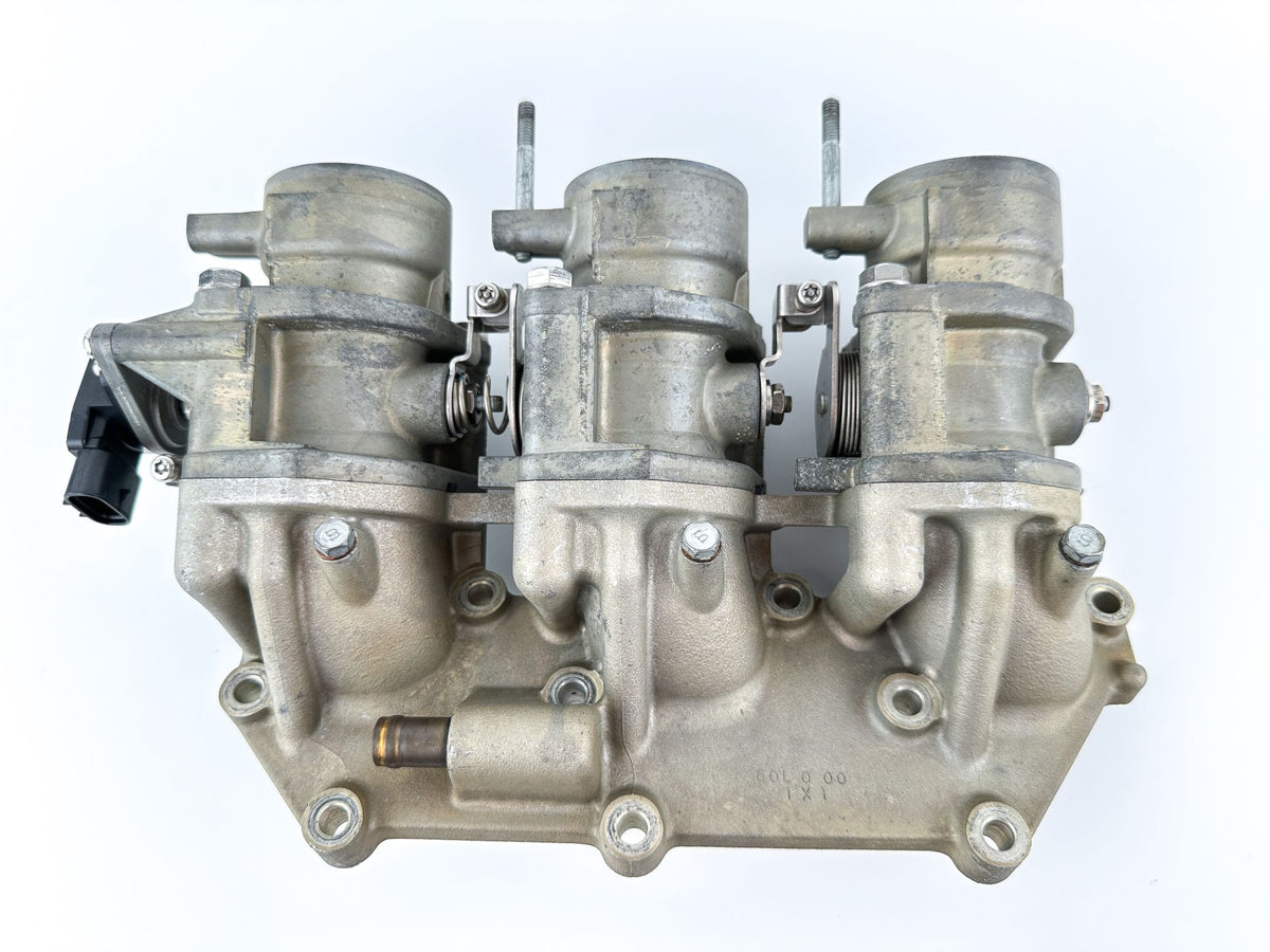 2002 Yamaha 200 HP 4 Stroke Outboard Intake Manifold & Throttle Body 60L-13750-00-00 OEM