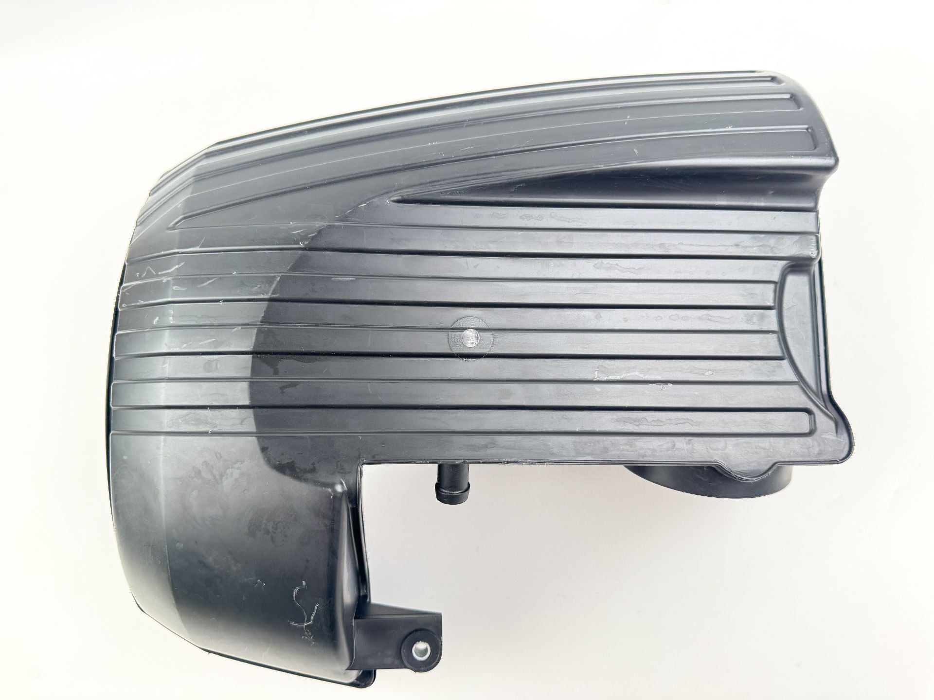 2011 Suzuki 115 HP 4 Stroke Outboard Intake Air Silencer Assembly 13810-90J01 OEM