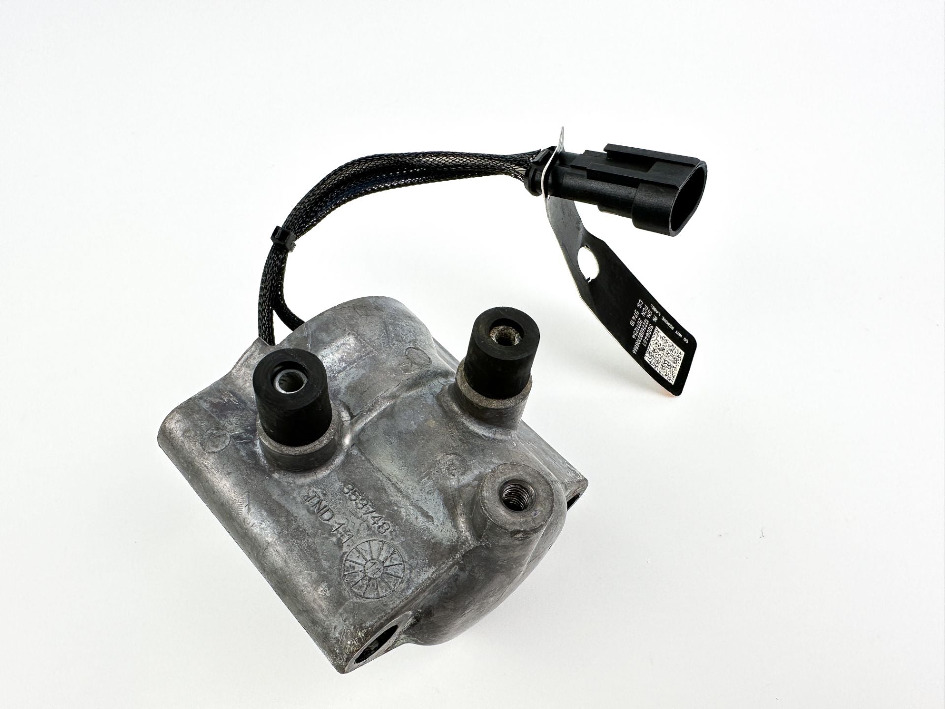 2013 Evinrude 30 HP 2 Stroke Outboard Fuel Injector 5008837 OEM