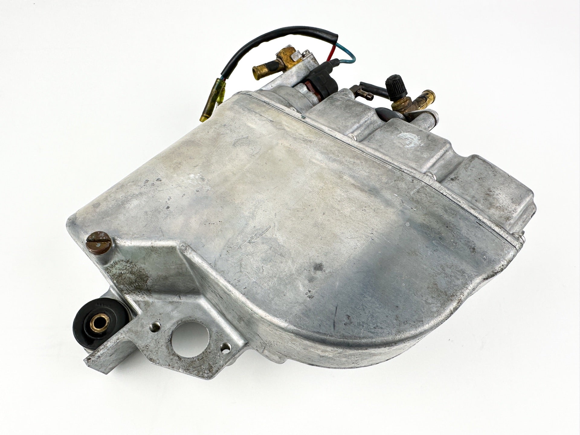 2001 Yamaha 200 HP 2 Stroke Outboard VST Float Chamber Assembly 66K-14980-00-00 OEM