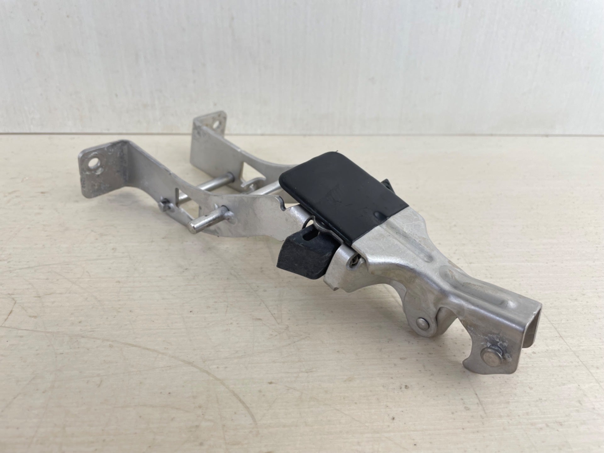 Mercury Verado Front Cowling Latch Bracket Assembly 888976T01