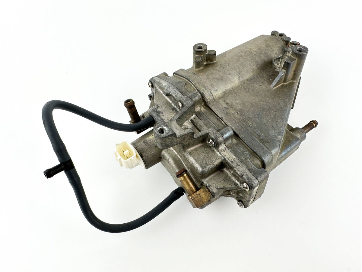 2002 Yamaha 115 HP 4 Stroke Outboard VST Float Chamber Assembly 68V-14180-01-00 OEM