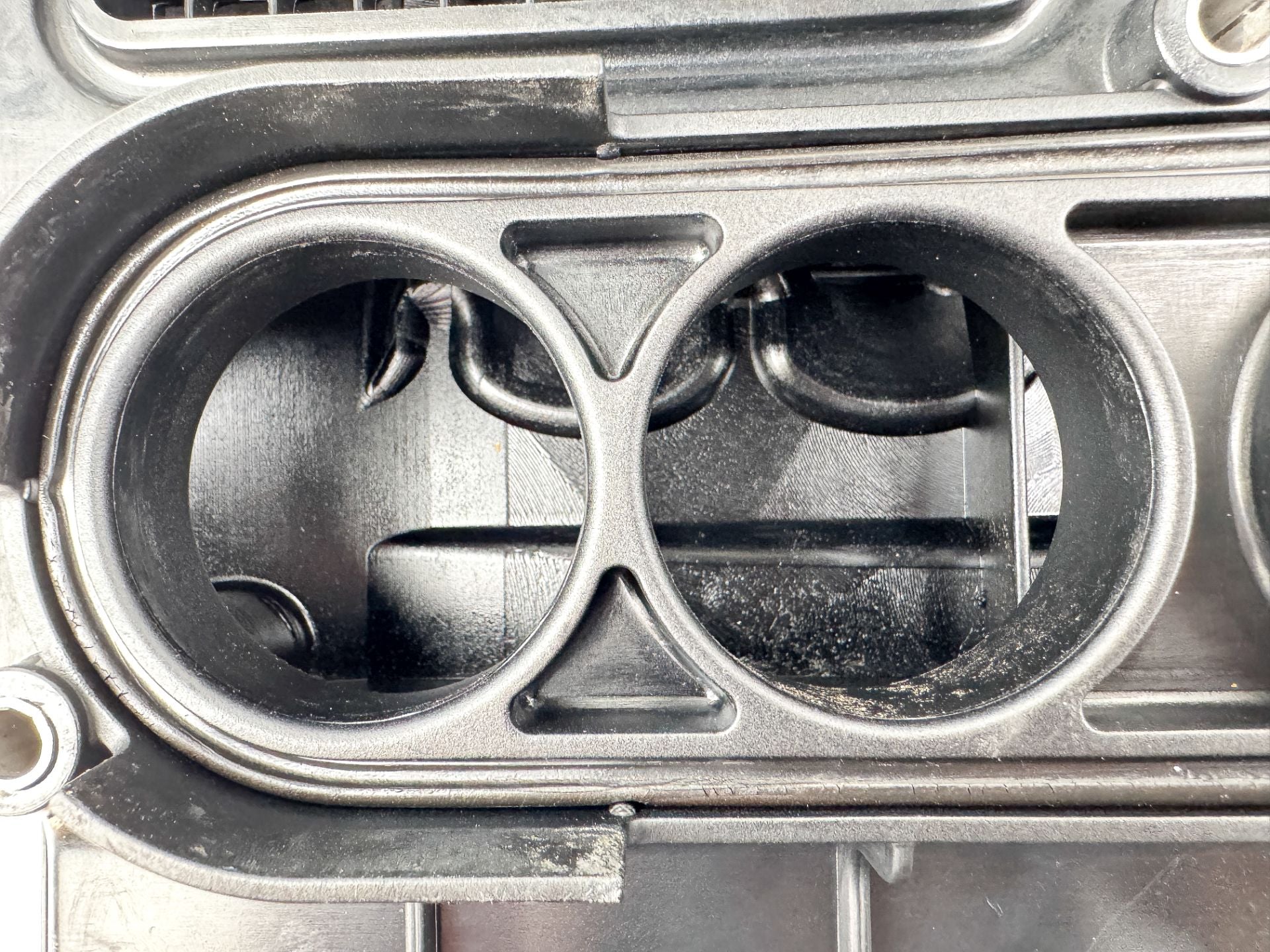 2005 Yamaha 300 HP HPDI 2 Stroke Outboard Intake Air Silencer Assembly 60V-14440-00-00 OEM