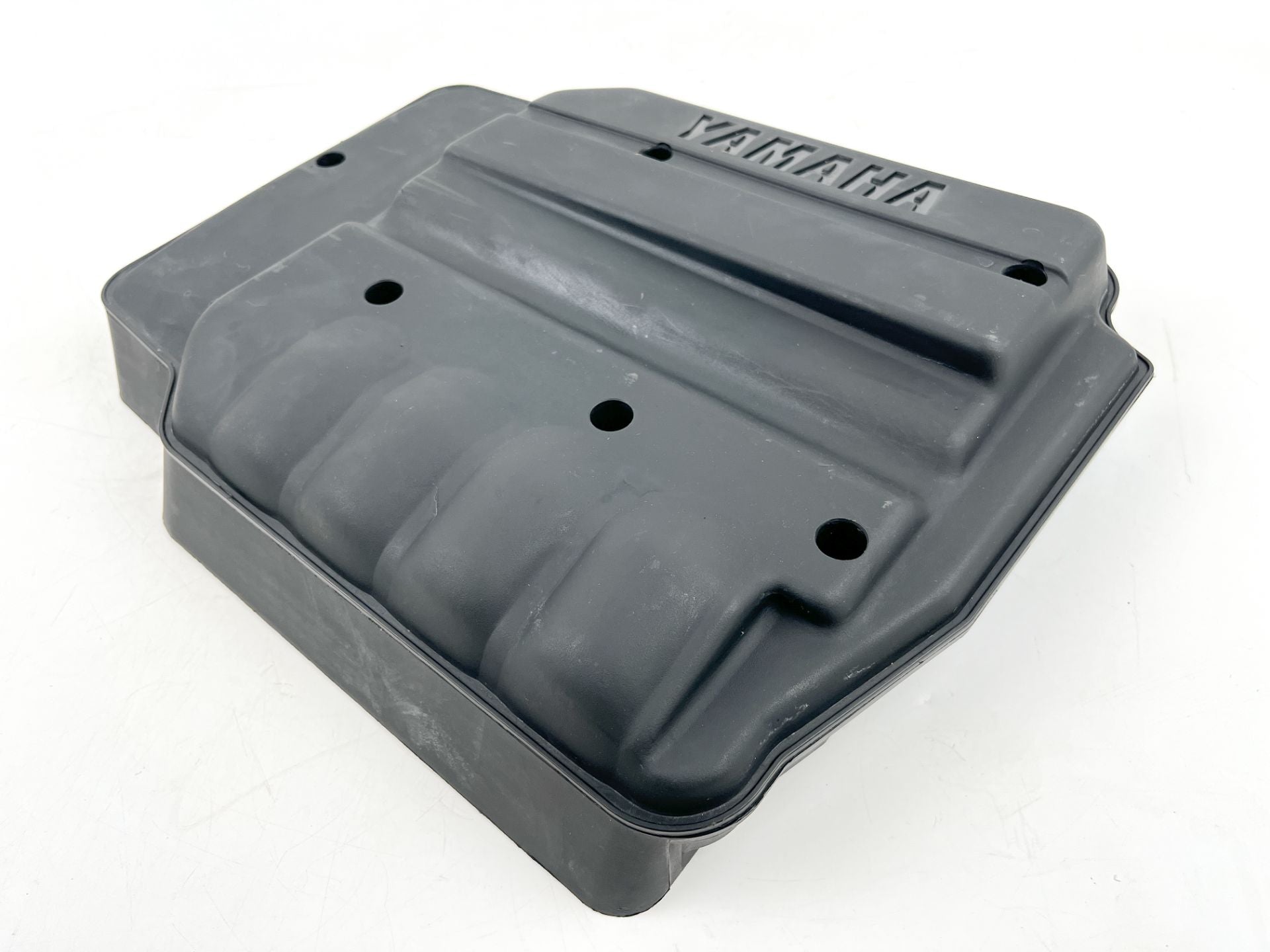 2001 Yamaha 225 HP 2 Stroke Outboard Intake Air Silencer Assembly 65L-14440-00-00