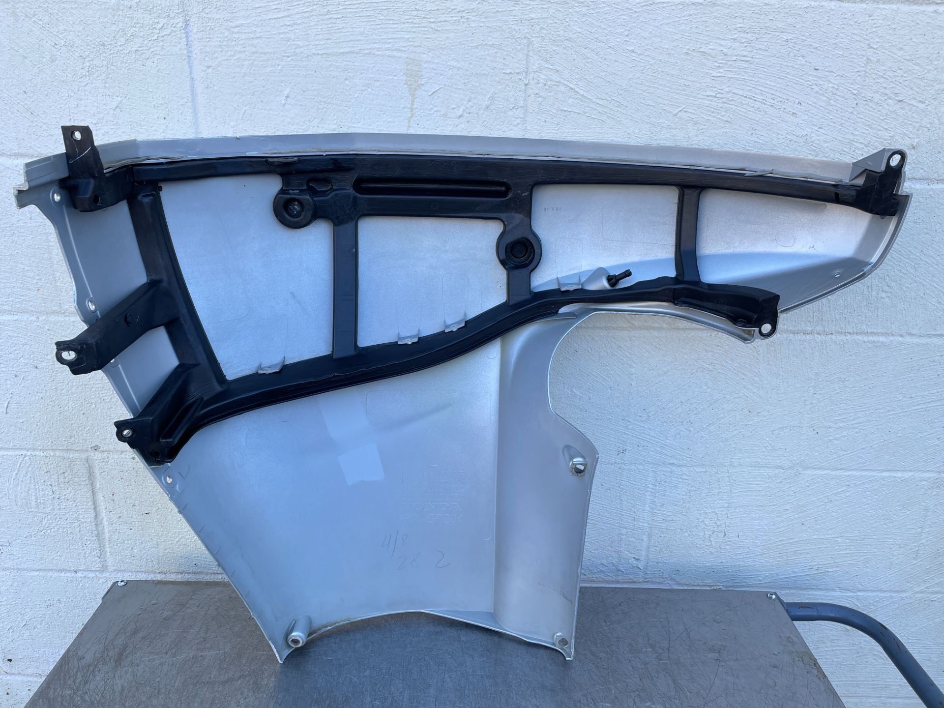 2007 Honda 135 HP 4 Stroke Outboard Lower Apron Cowling Port 63716-ZY6-010ZA OEM