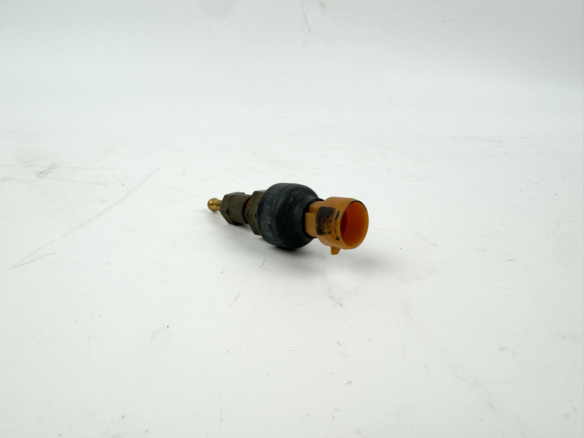 2001 Mercury 225 HP 2 Stroke Outboard Air Pressure Sensor 881879A7 OEM