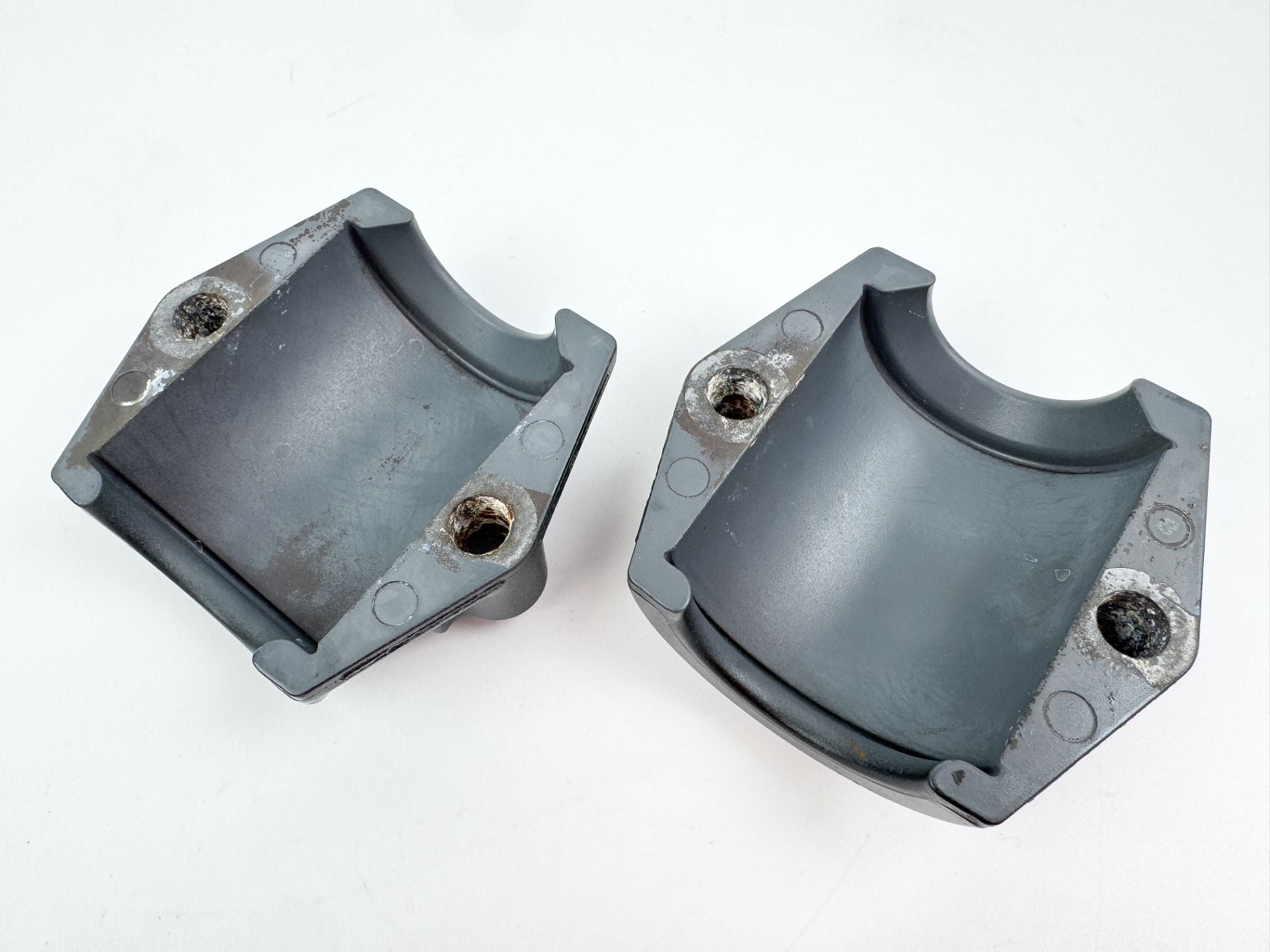 2007 Suzuki 250 HP 4 Stroke Outboard Lower Side Motor Mount Damper 54160-93J01 OEM
