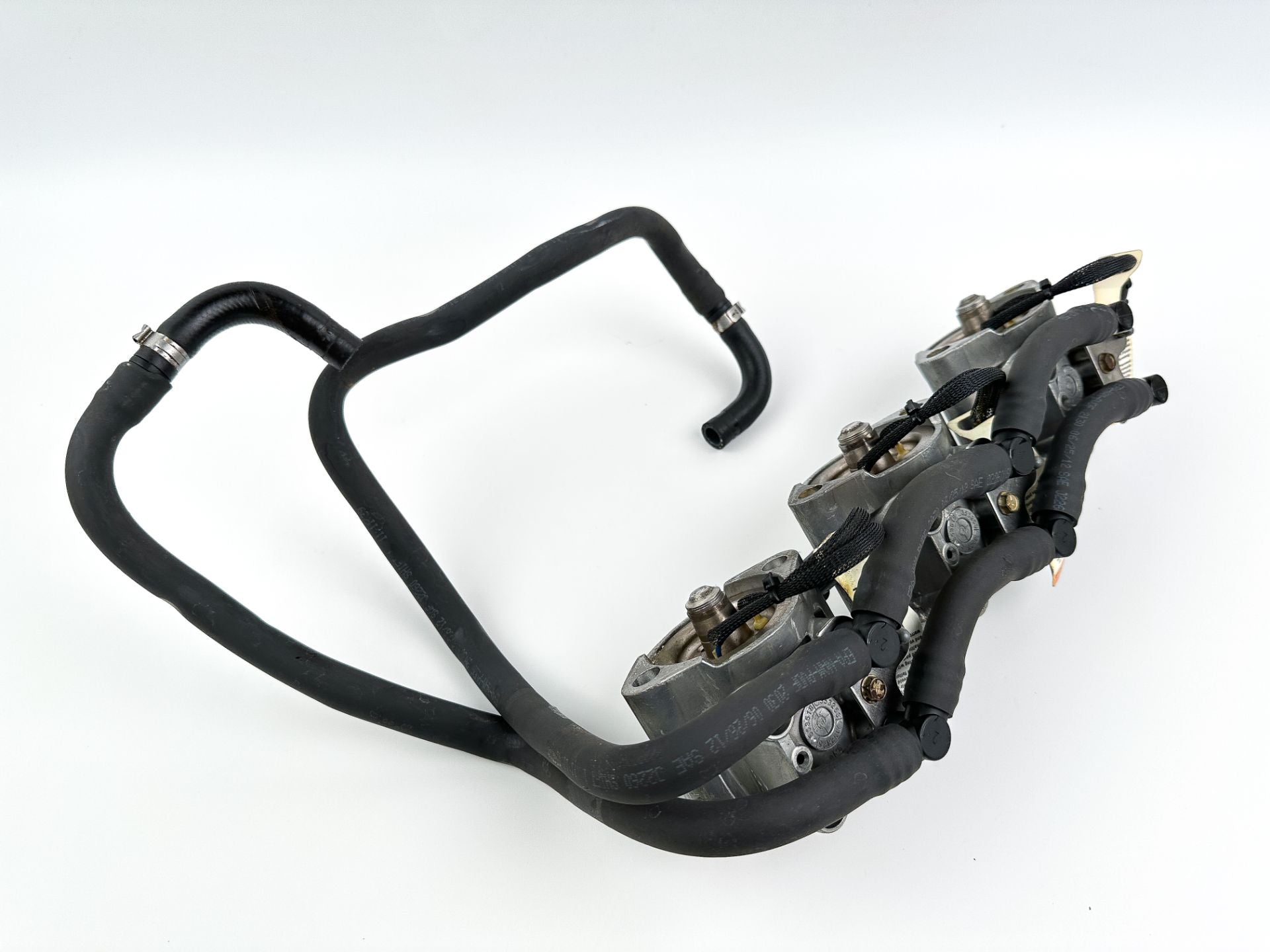 2013 Evinrude 75 HP Etec 2 Stroke Outboard Fuel Injector Set W/ Rail 5008886 OEM