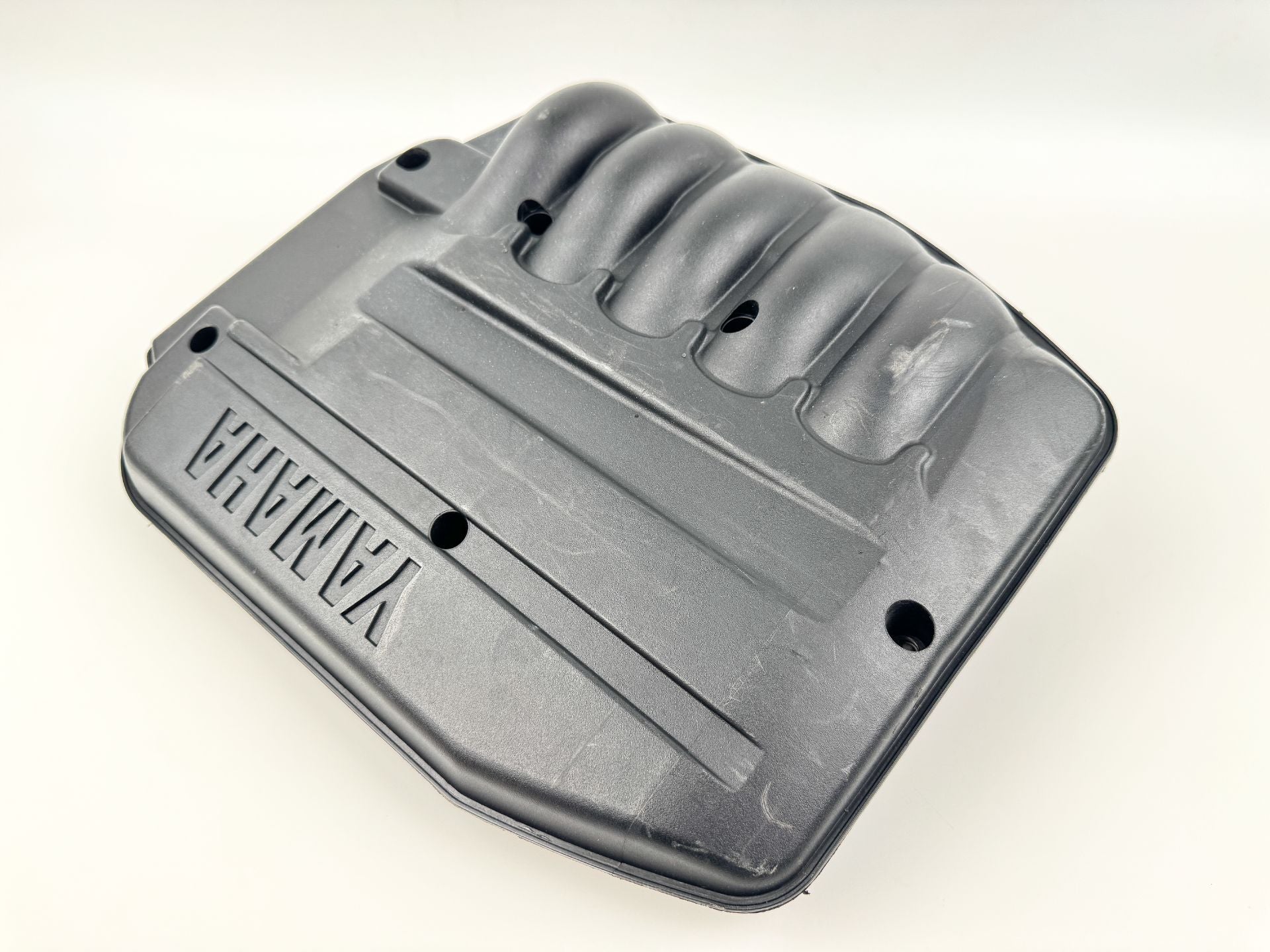 2005 Yamaha 300 HP HPDI 2 Stroke Outboard Intake Air Silencer Assembly 60V-14440-00-00 OEM