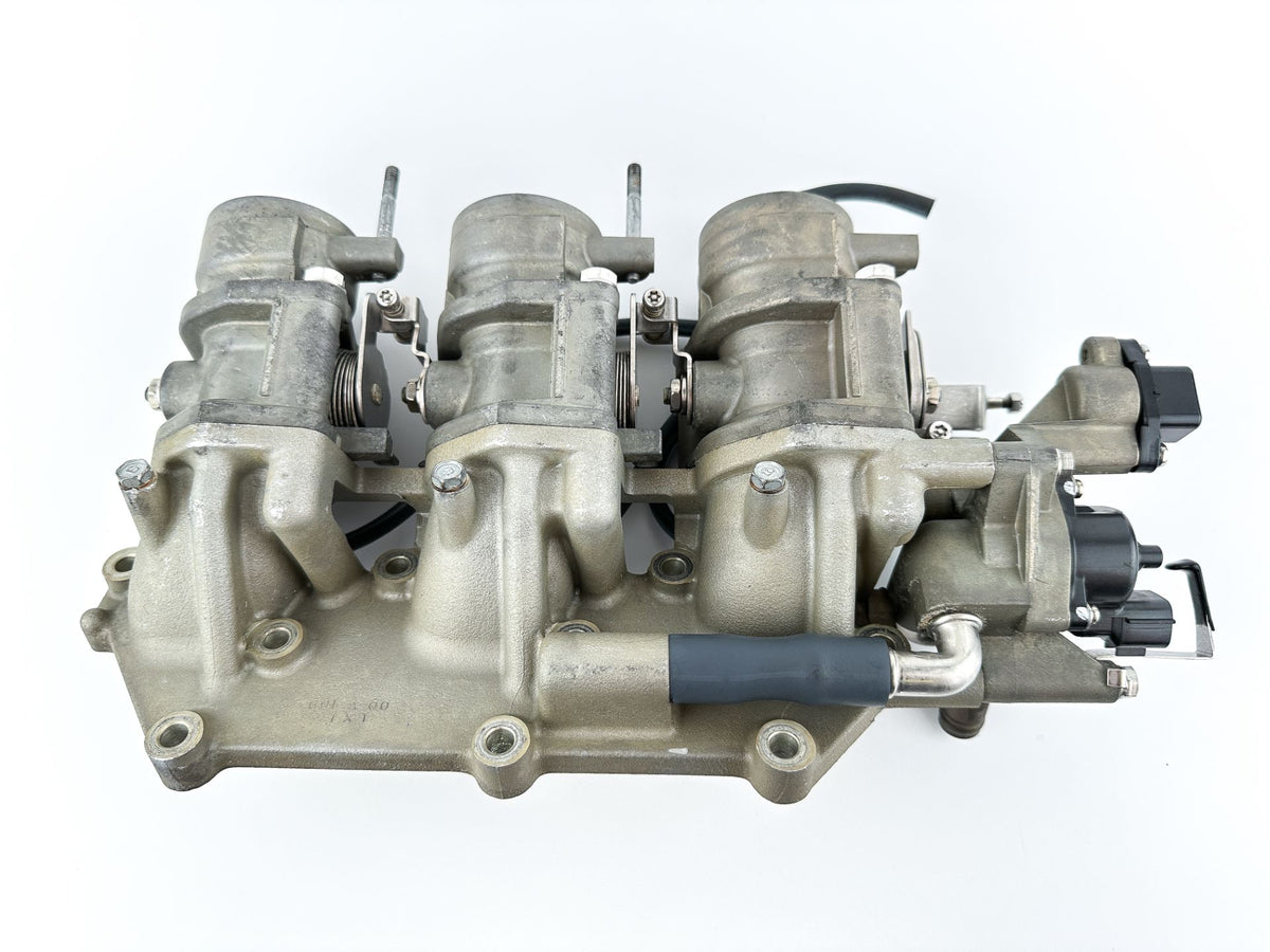 2002 Yamaha 200 HP 4 Stroke Outboard Intake Manifold & Throttle Body 60L-13750-00-00 OEM