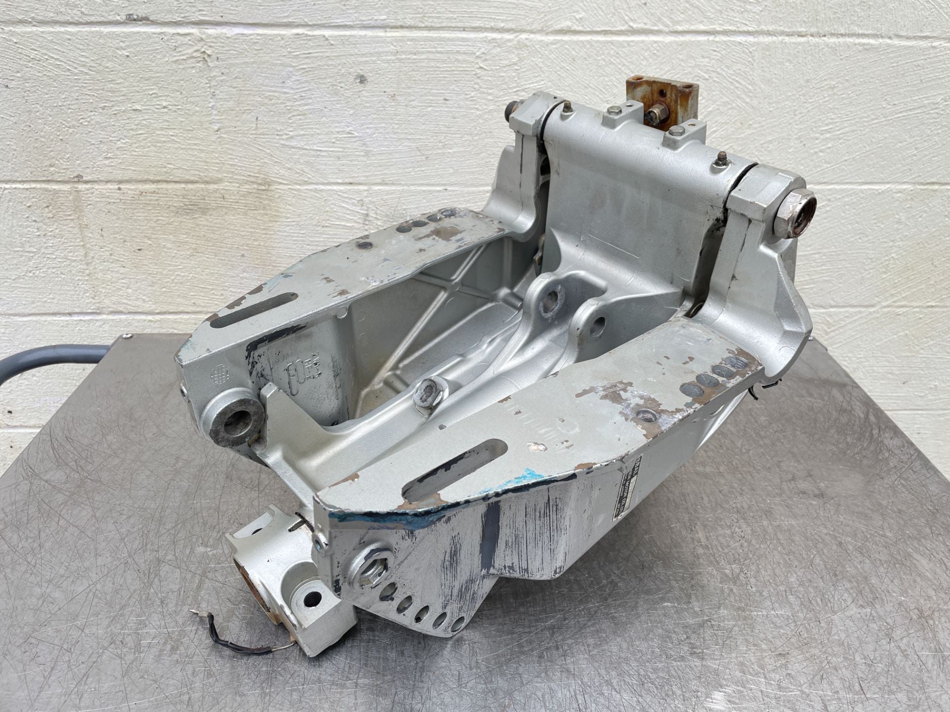 2007 Honda 135 HP 4 Stroke Outboard Complete Midsection & Swivel Bracket OEM