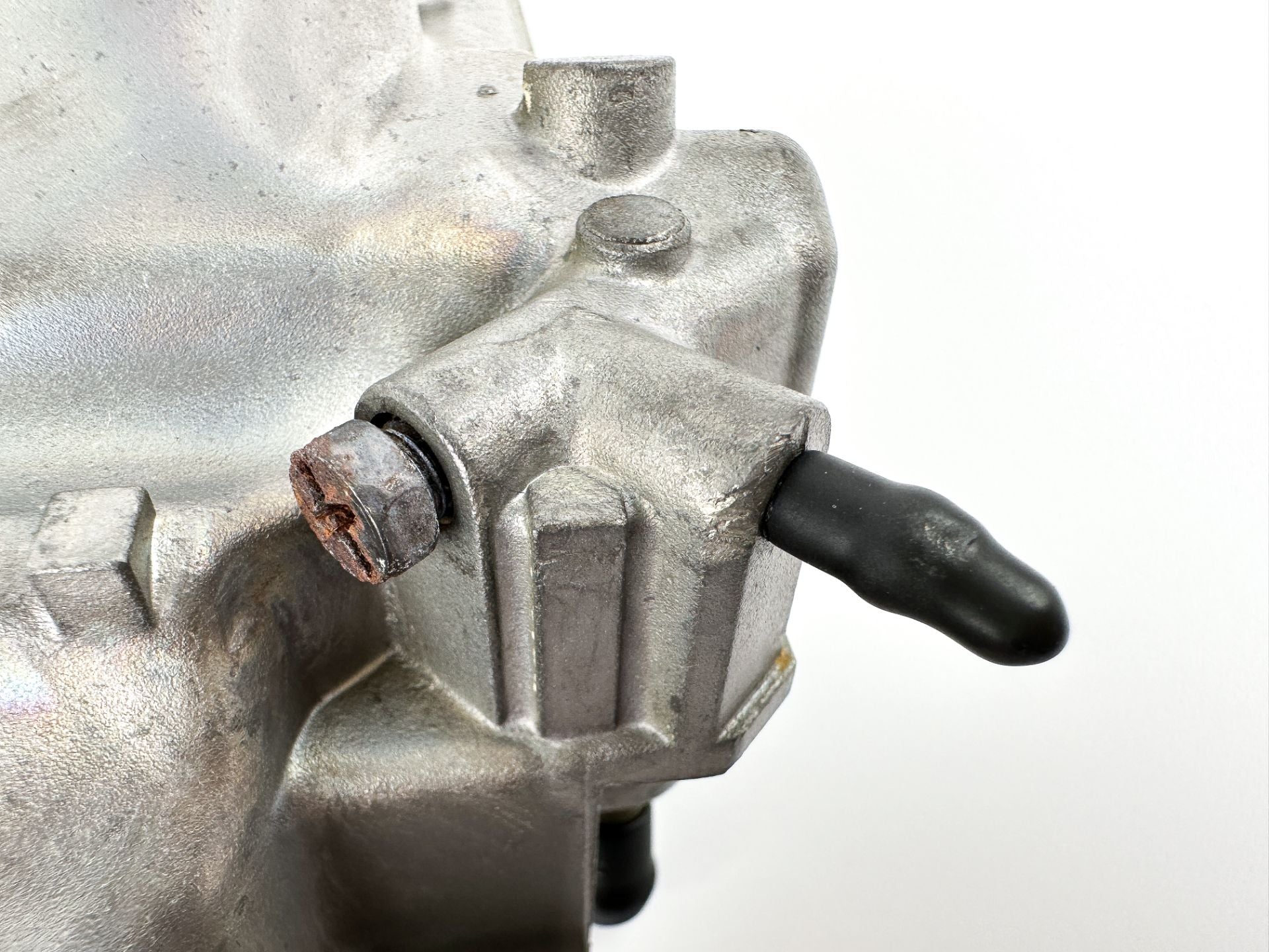 2006 Suzuki 225 HP 4 Stroke Outboard Vapor Separator Tank VST 15600-93J02 OEM