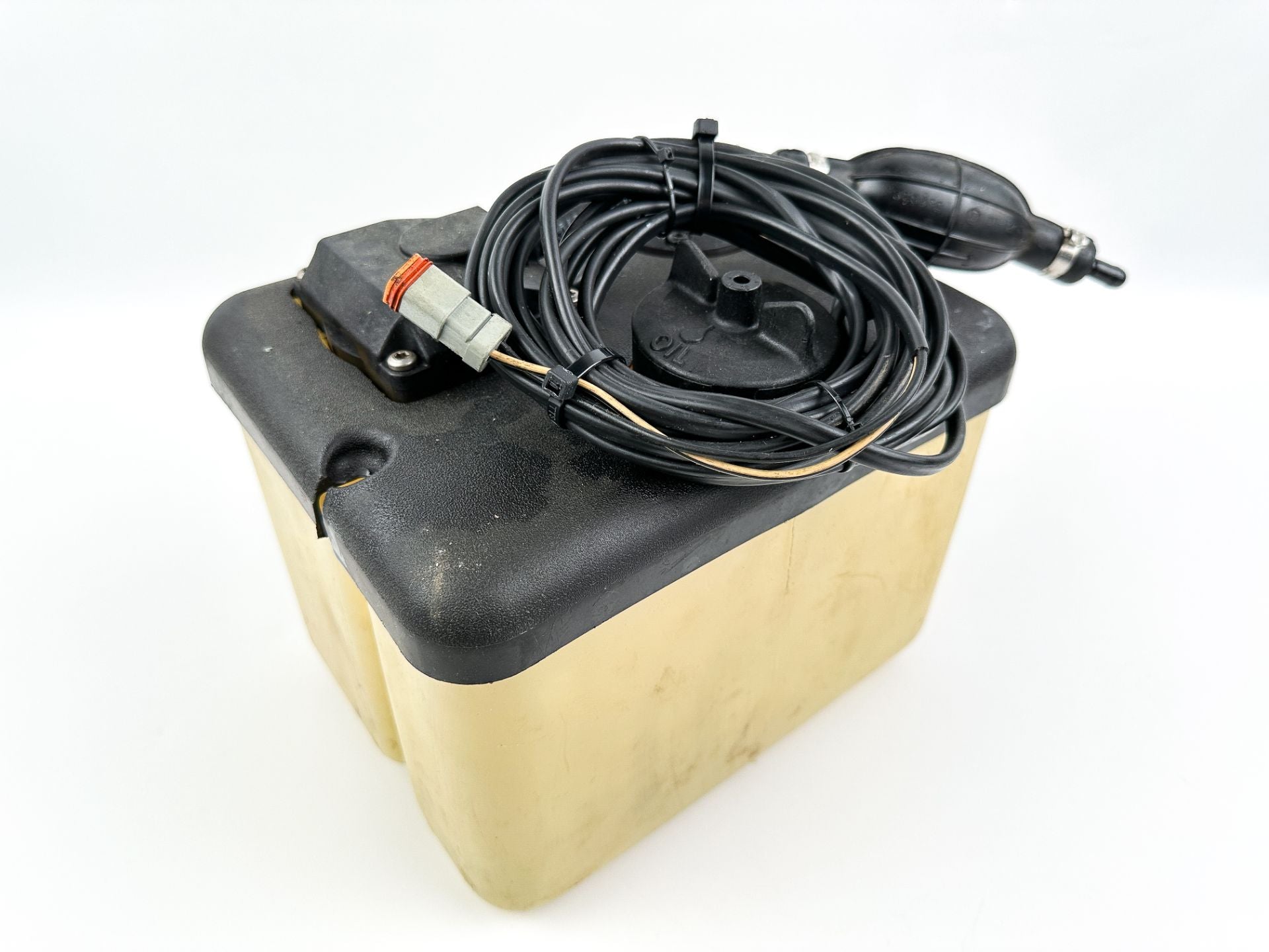 Johnson Evinrude 2 Stroke Outboard Remote Oil Supply Tank 1.8 Gallons W/ Return