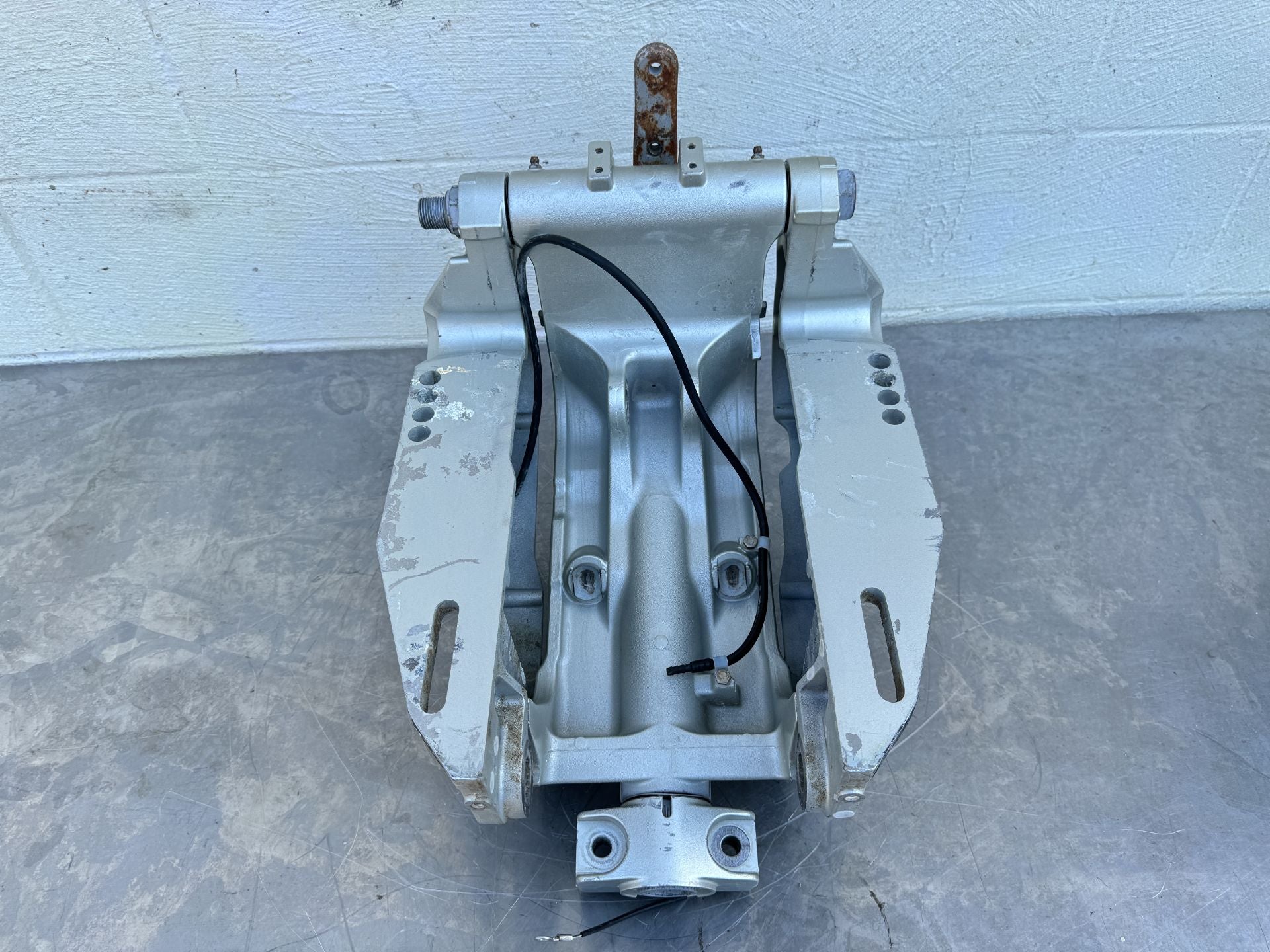 2007 Honda 150 HP 4 Stroke Outboard Swivel Bracket 50201-ZW1-040ZA OEM