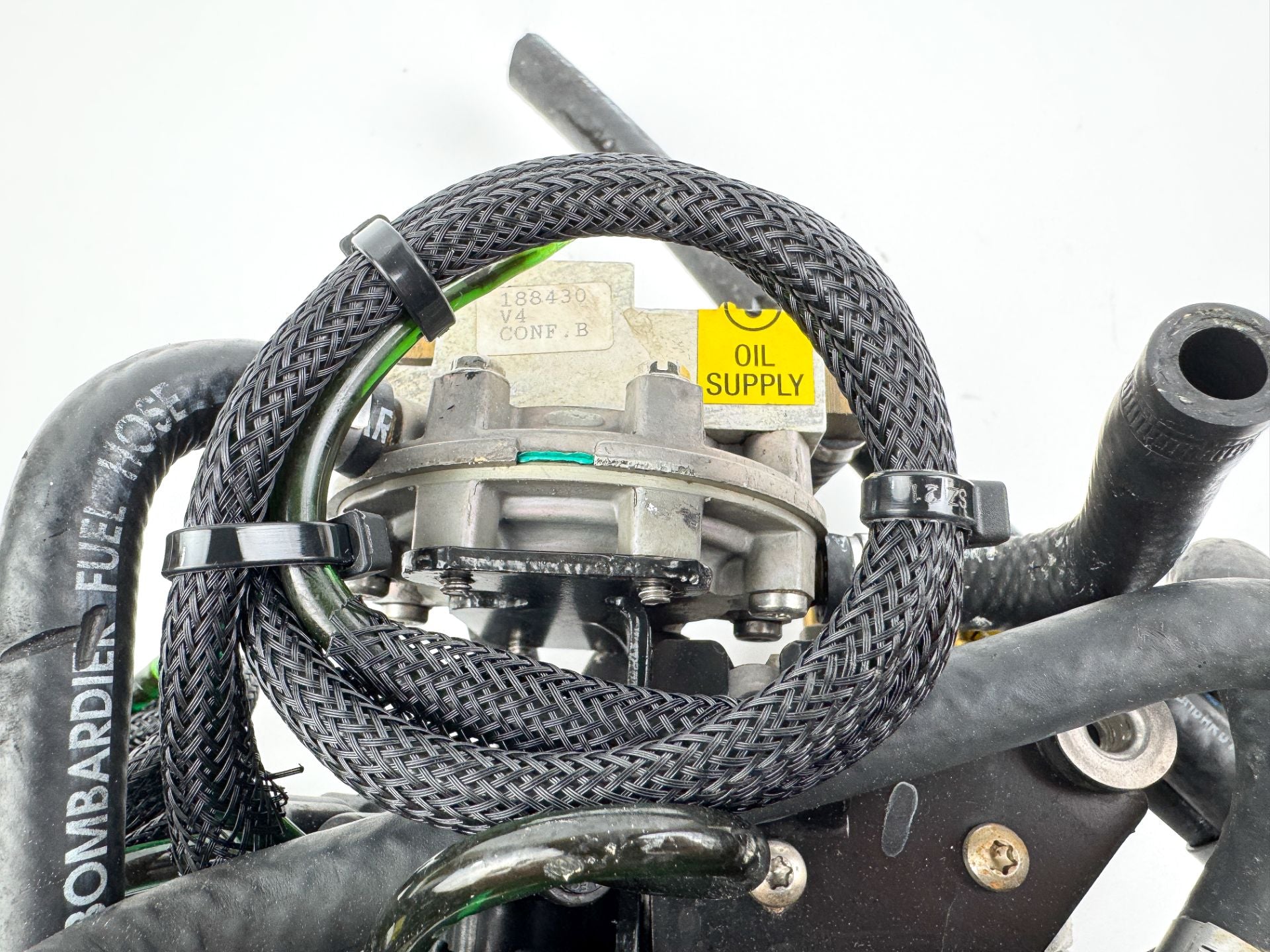 2005 Evinrude 115 HP 2 Stroke Outboard Oil Manifold & Pump 5000836 OEM