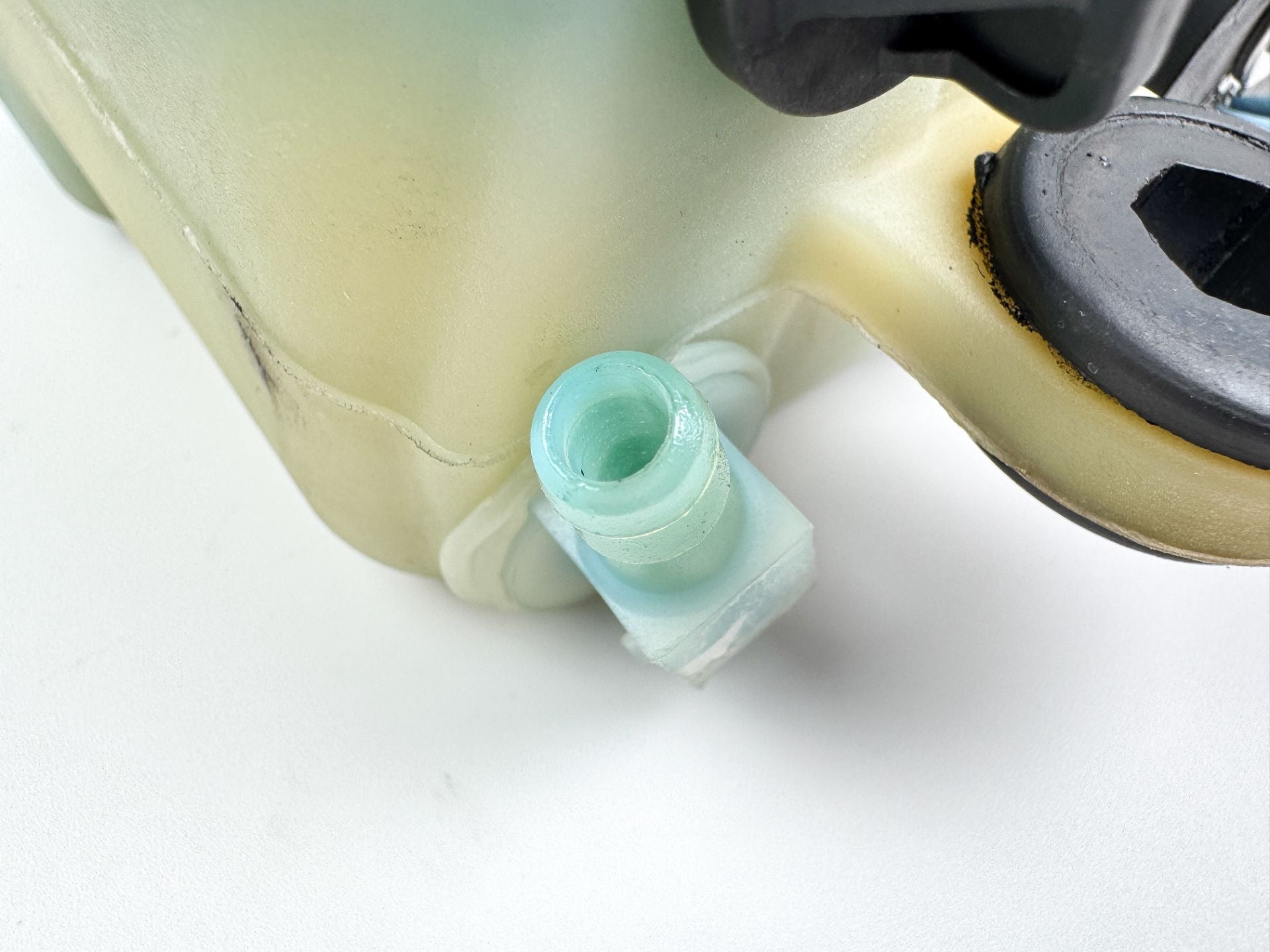 2003 Mercury 225 HP 2 Stroke Optimax Outboard Oil Tank 884525T1 OEM