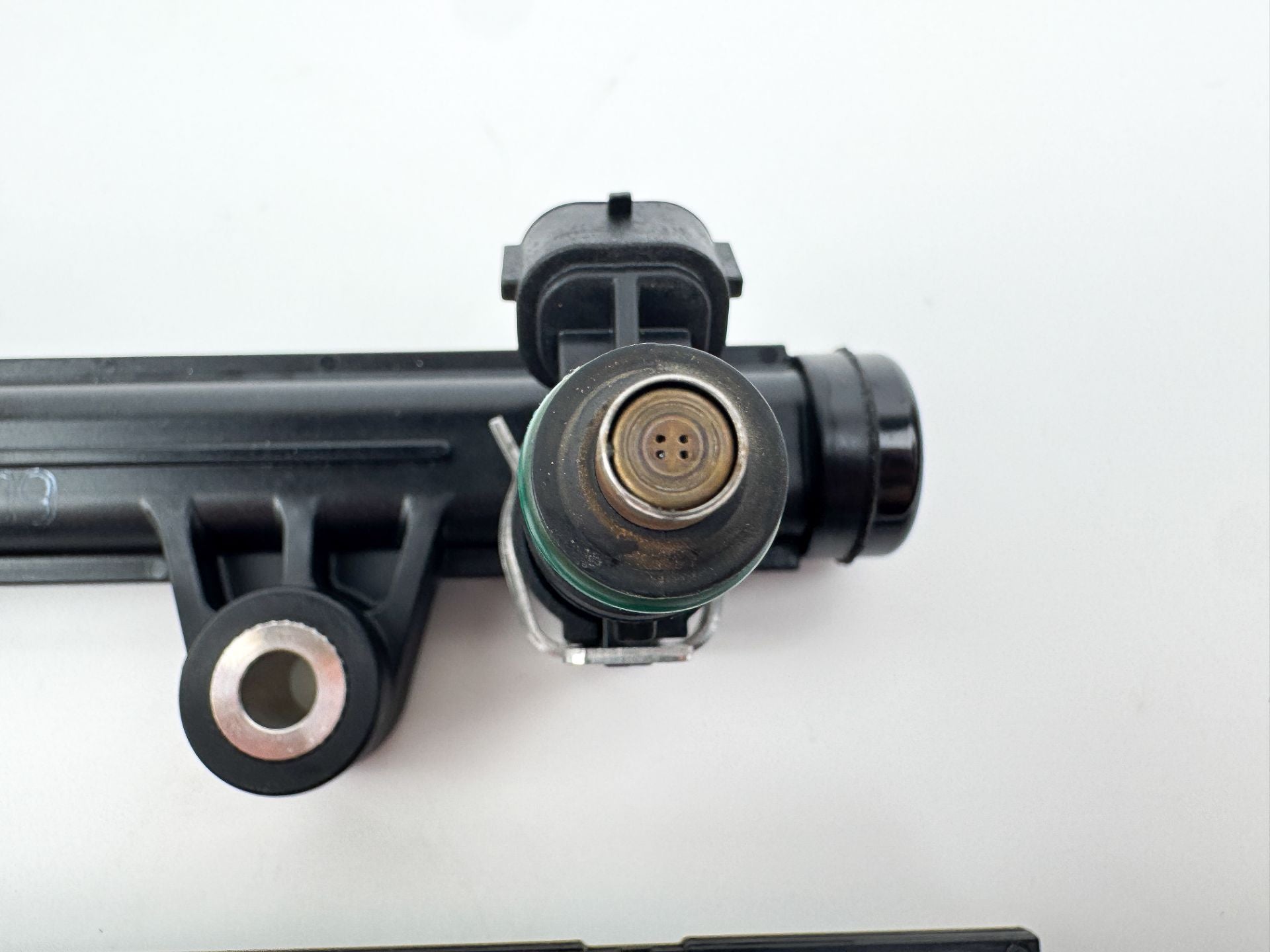 2013 Yamaha 250 HP 4 Stroke Outboard Fuel Injector Set W/ Rail 6AW-13761-00-00 OEM