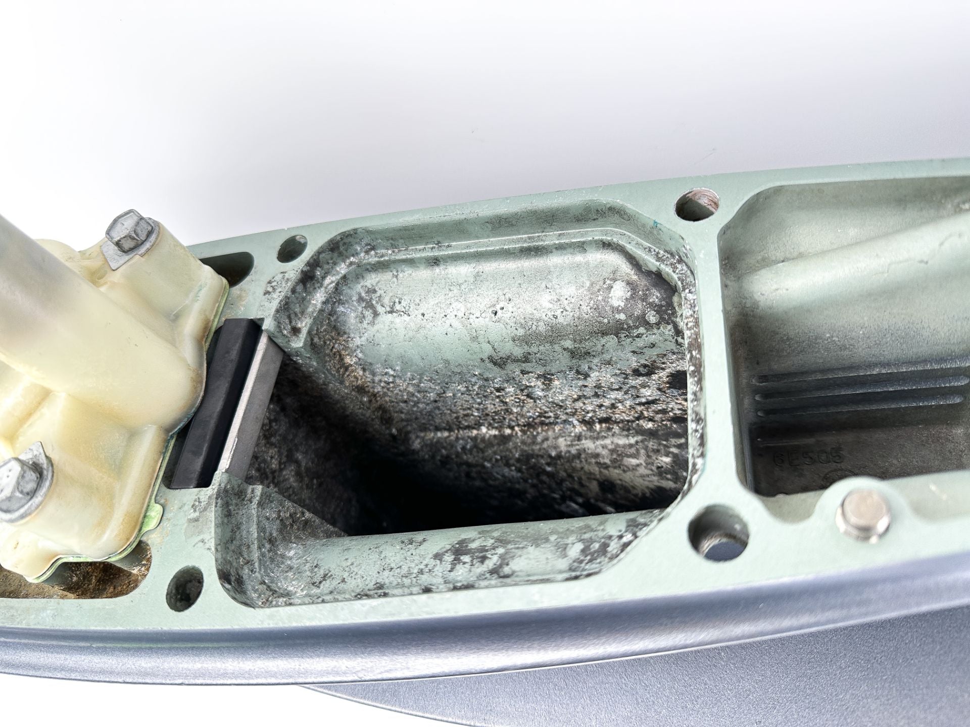 2000-2015 Yamaha 115HP 4 Stroke 20" Long Lower Unit Gear Case Ready To Install