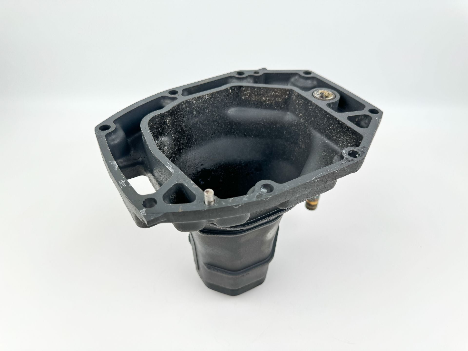 2012 Yamaha 150 HP 4 Stroke Outboard Exhaust Muffler 63P-14711-01-9S OEM