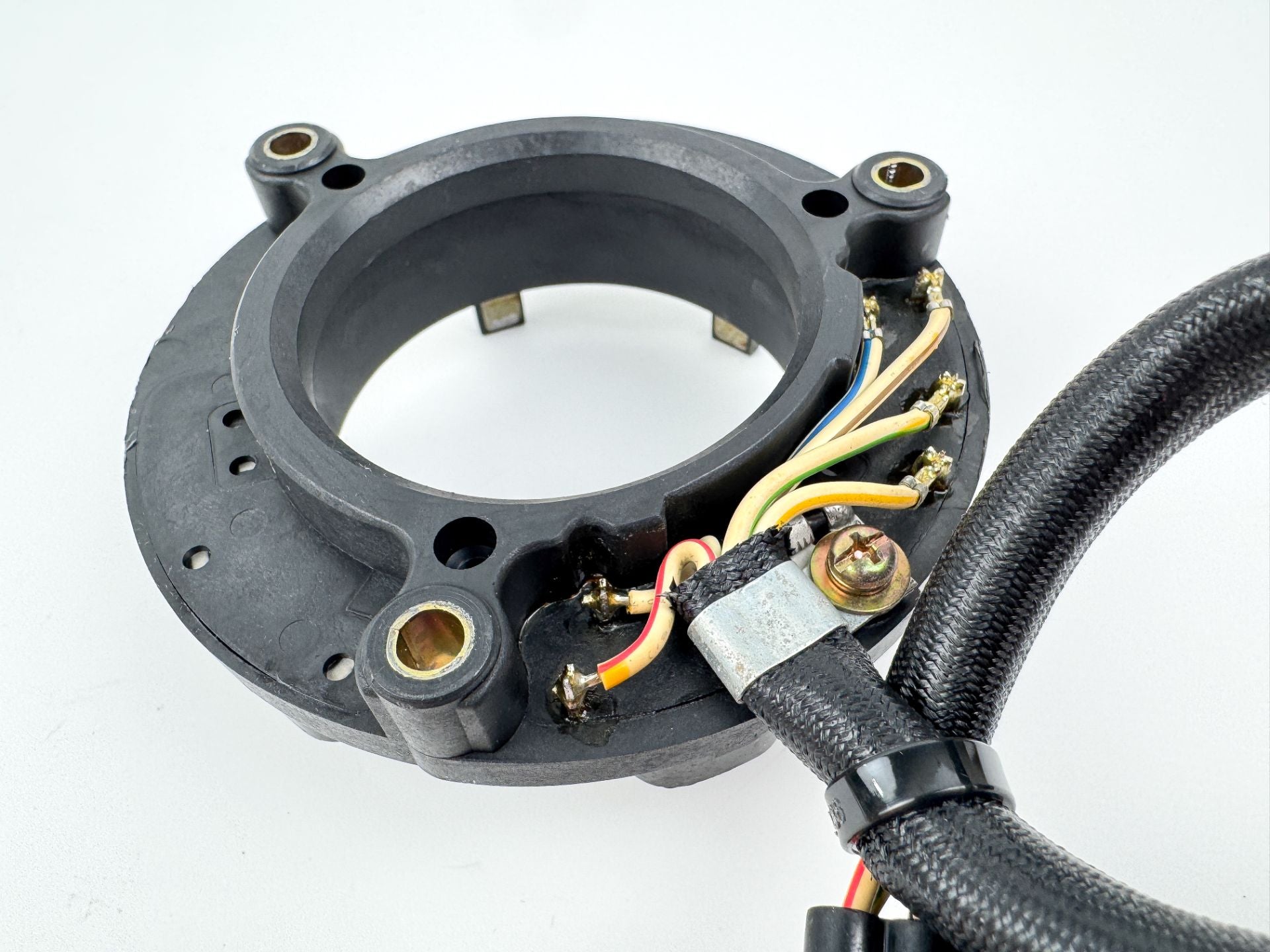 2005 Yamaha 300 HP HPDI 2 Stroke Outboard Coil Pulser Base Stator Assembly 60V-85580-00-00 OEM