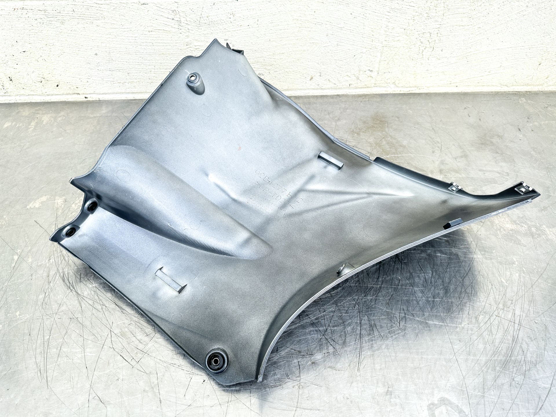 2016 Yamaha 250 HP 4 Stroke Outboard Lower Apron Cover Set 6CB-42771-01-8D OEM