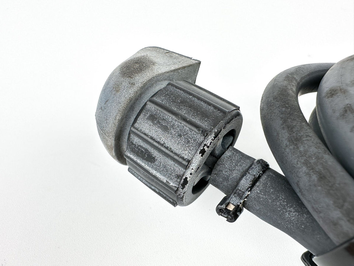 2004 Yamaha 225 HP 4 Stroke Outboard Fresh Water Flush Port 90445-11028-00 OEM