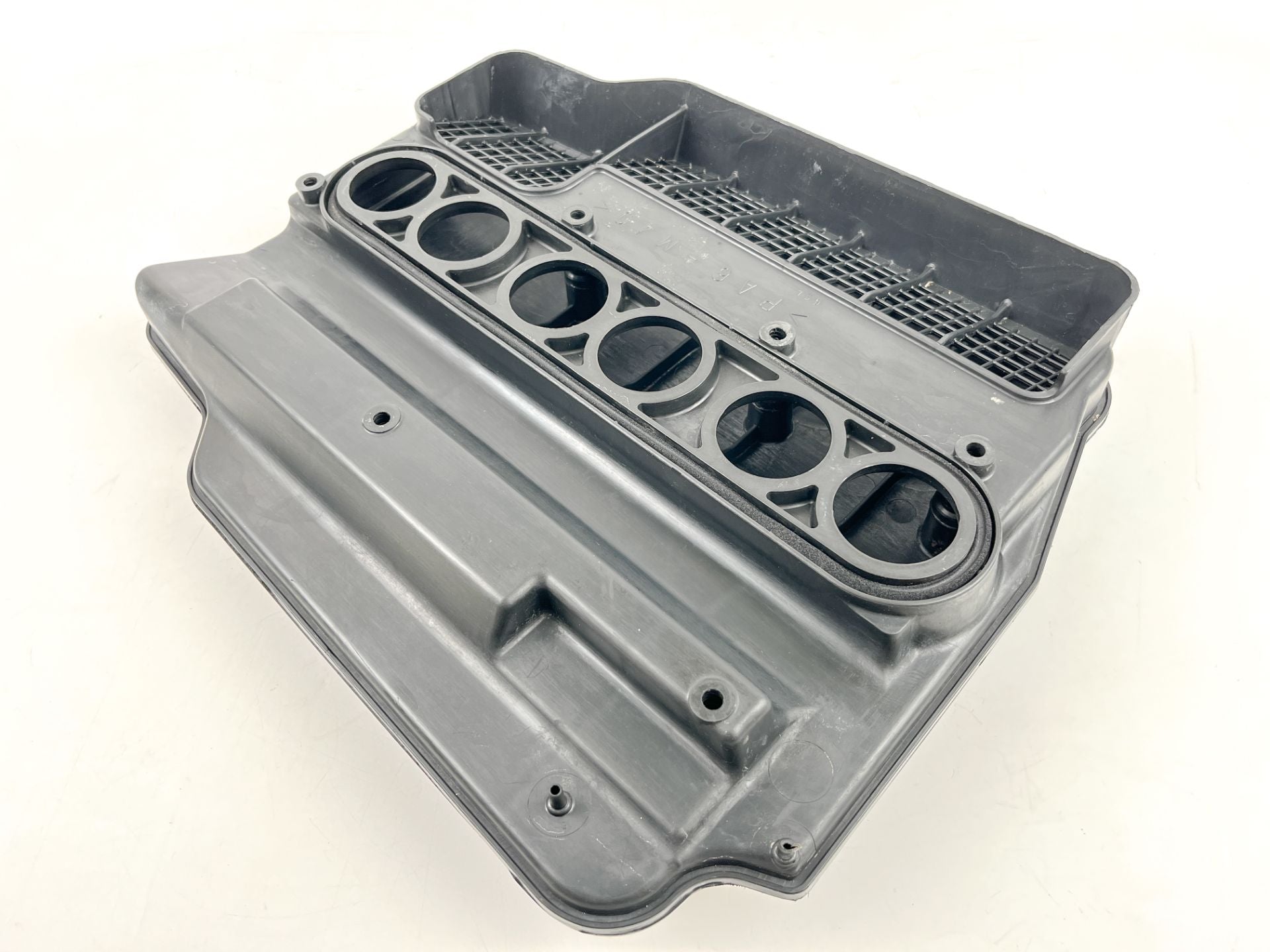 2001 Yamaha 225 HP 2 Stroke Outboard Intake Air Silencer Assembly 65L-14440-00-00