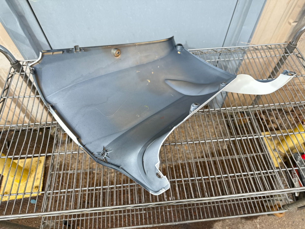 2014 Yamaha 300 HP 4 Stroke Outboard Lower Apron Cowling Starboard 6CE-42771-01-8D OEM