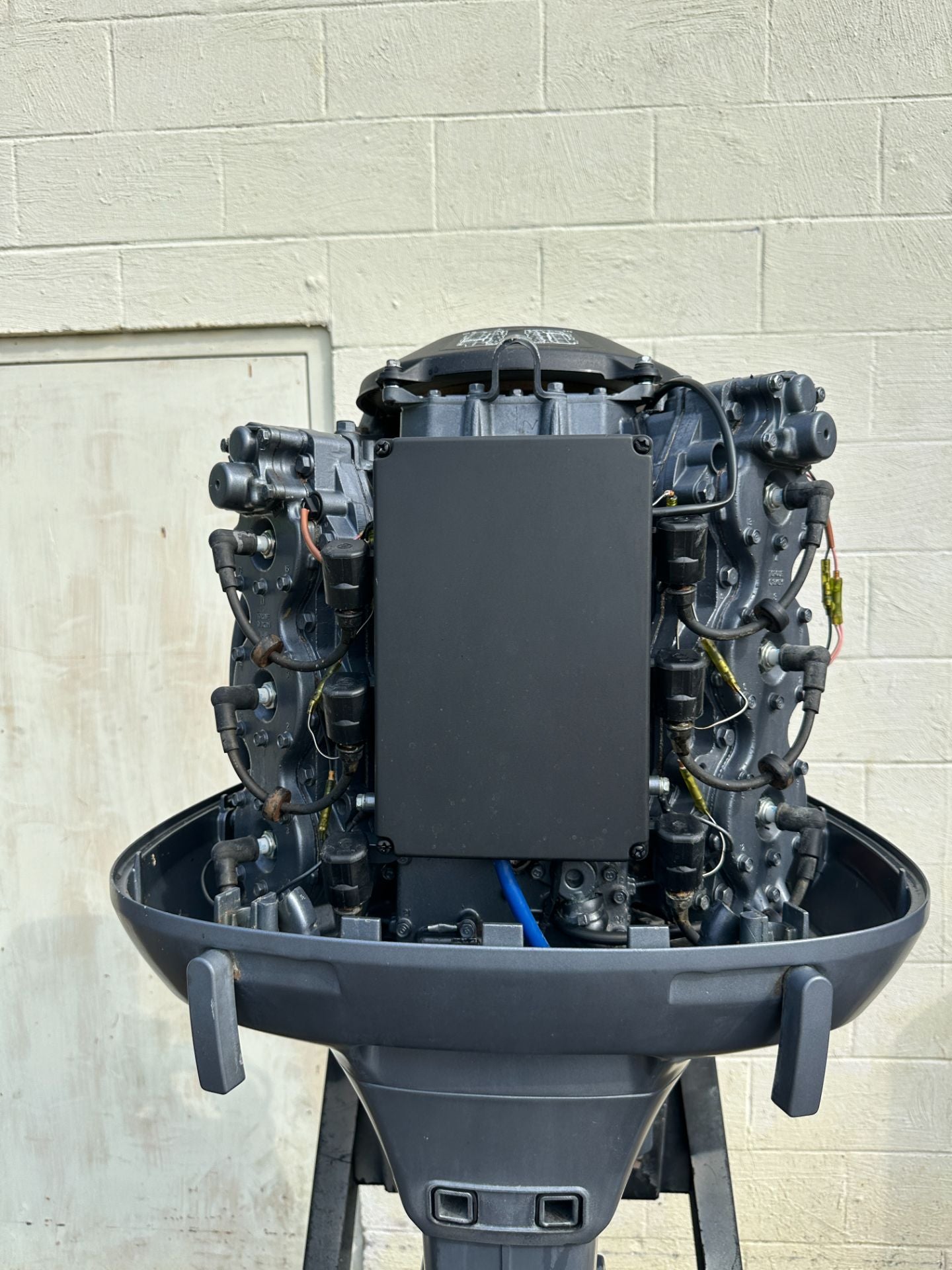 Yamaha 150HP 2 Stroke Carbureted Outboard Engine W/ 25" Shaft