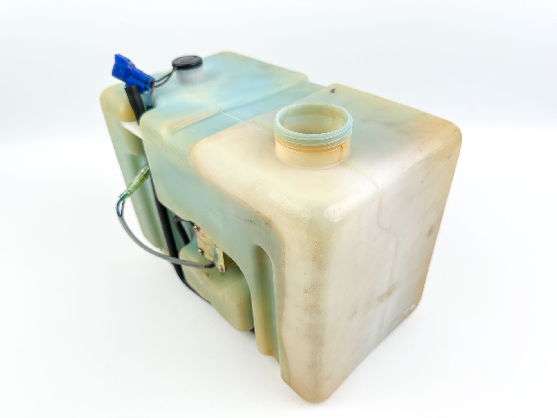 Yamaha Outboard Remote 2 Stroke Oil Tank Assembly With Pump 2.8 Gallons No Cap