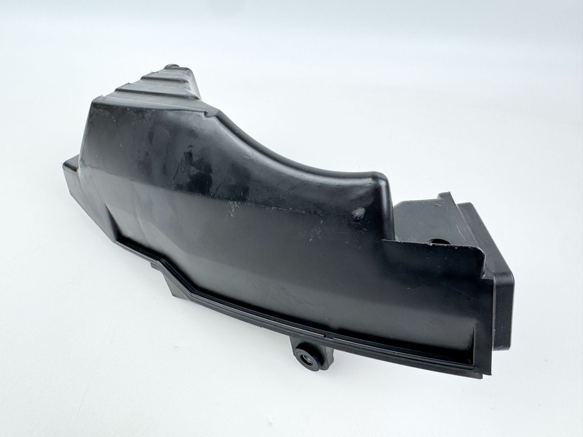 2005 Suzuki 140 HP 4 Stroke Outboard Intake Air Silencer Assembly 13810-90J01 OEM