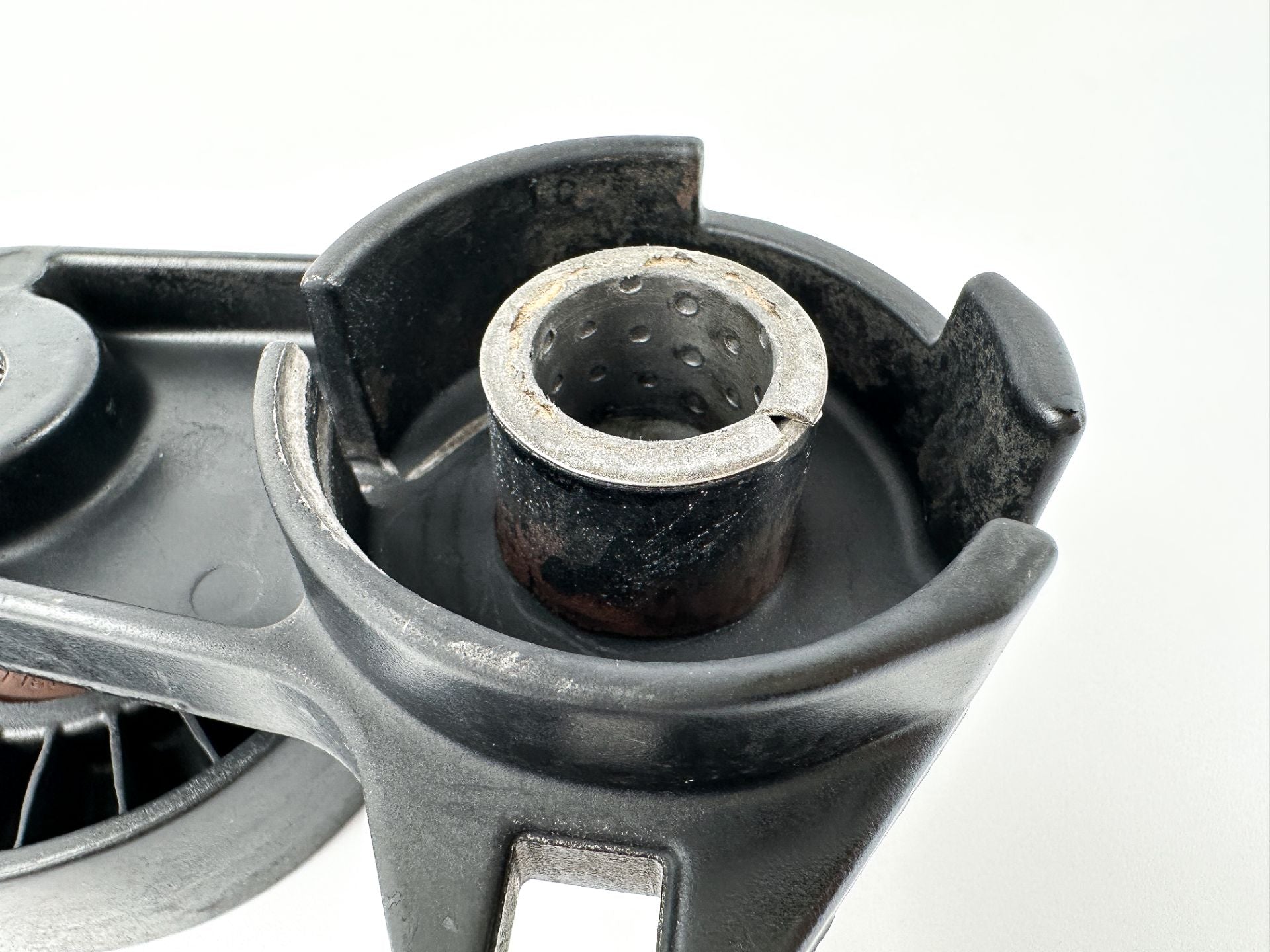 2015 Mercury 250 HP 2 Stroke Outboard Belt Tensioner 852385A2 OEM
