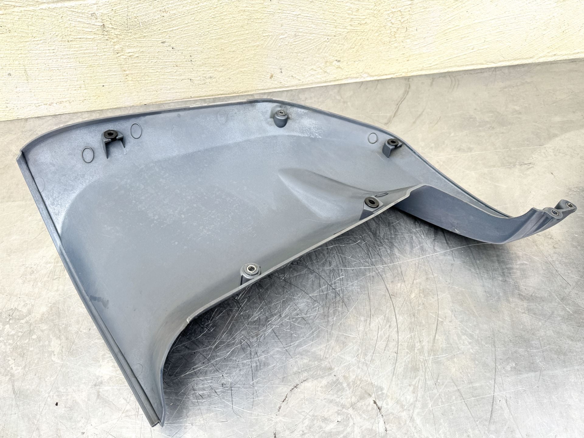2002 Yamaha 225 HP 4 Stroke Outboard Lower Apron Cover Set 69J-42771-00-8D OEM