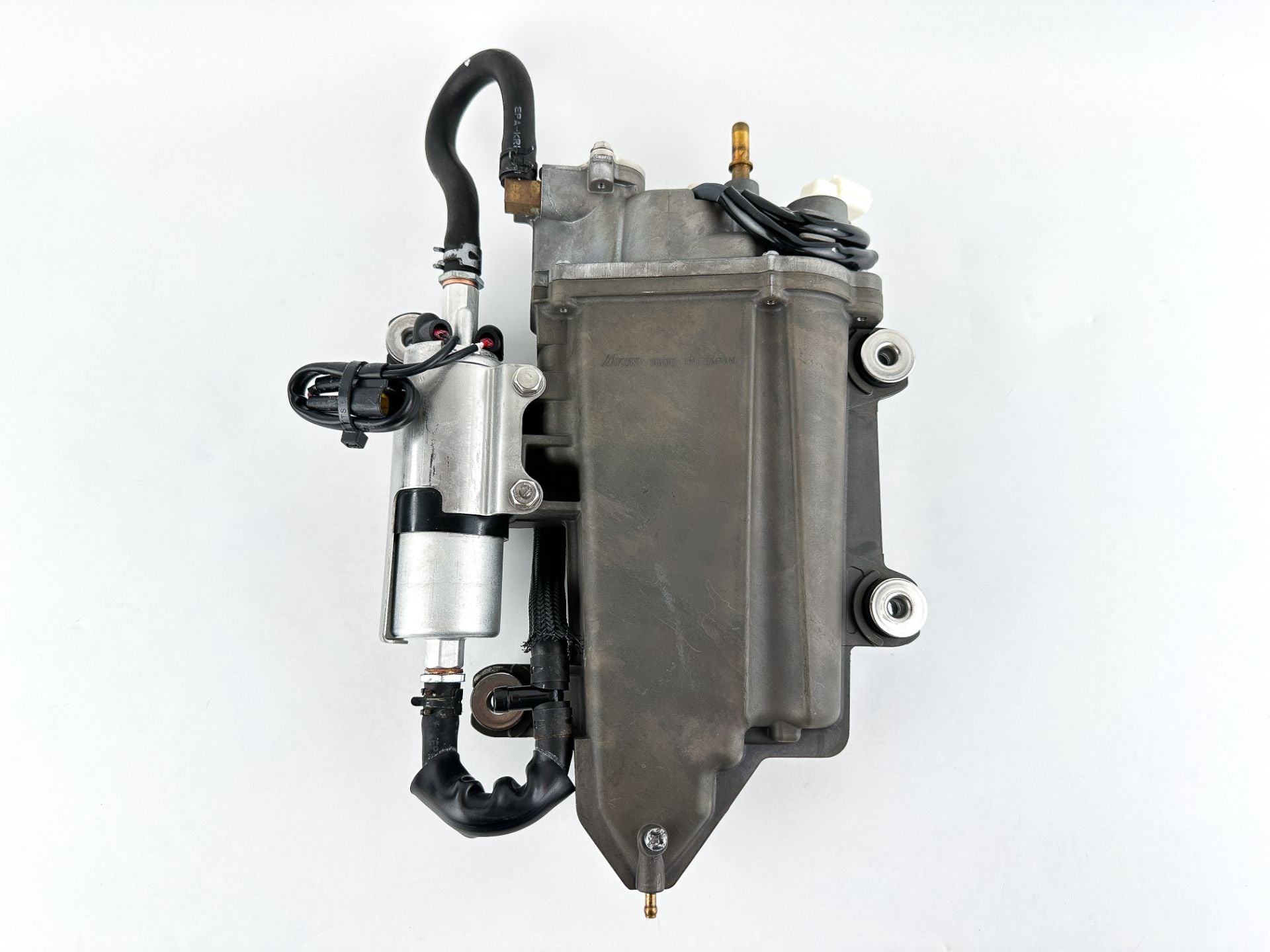 2013 Yamaha 350 HP 4 Stroke Outboard VST Float Chamber Assembly 6AW-14180-21-00 OEM