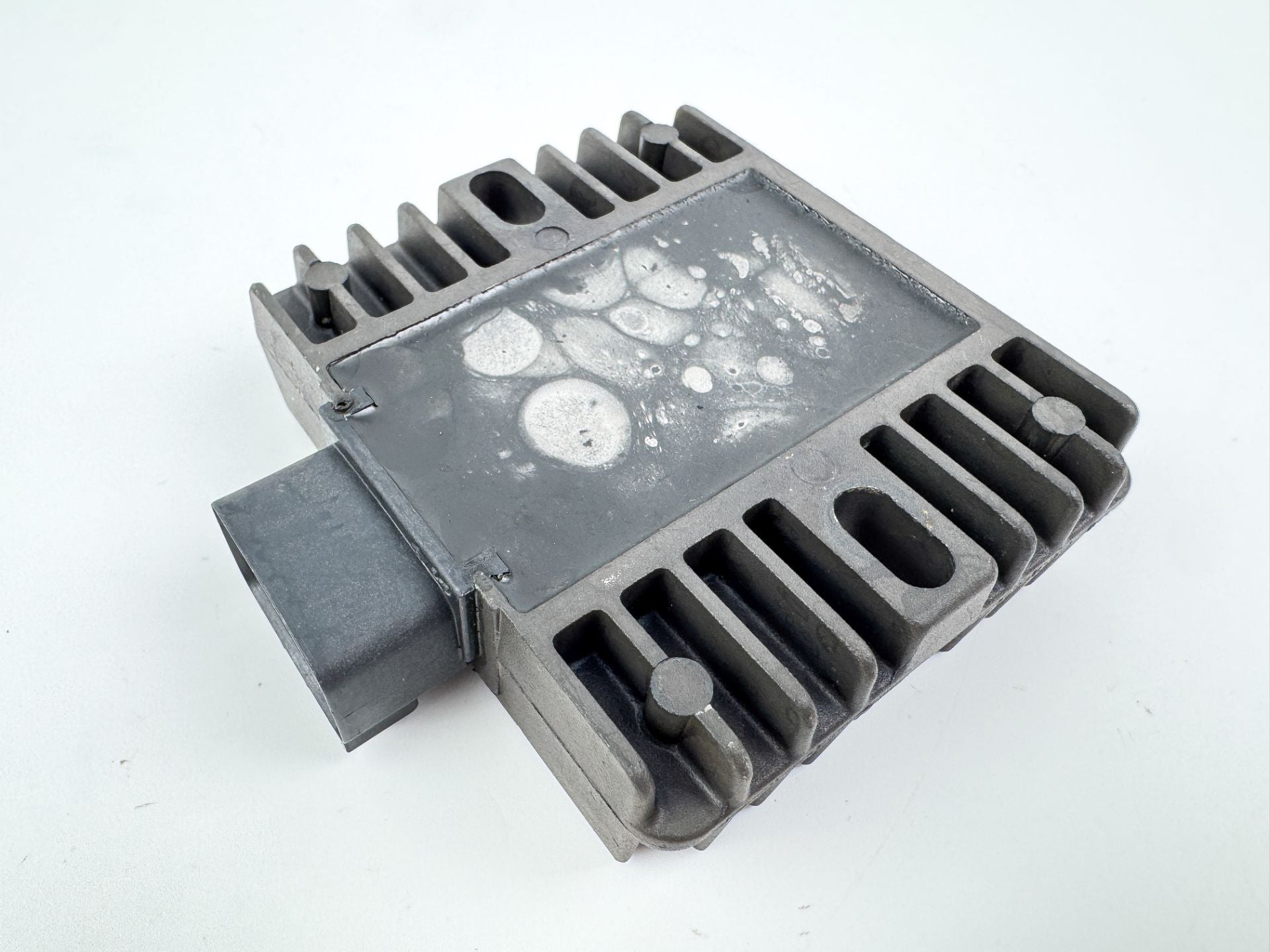 2003 Yamaha 115 HP 4 Stroke Outboard Rectifier & Regulator 68V-81960-00-00 OEM
