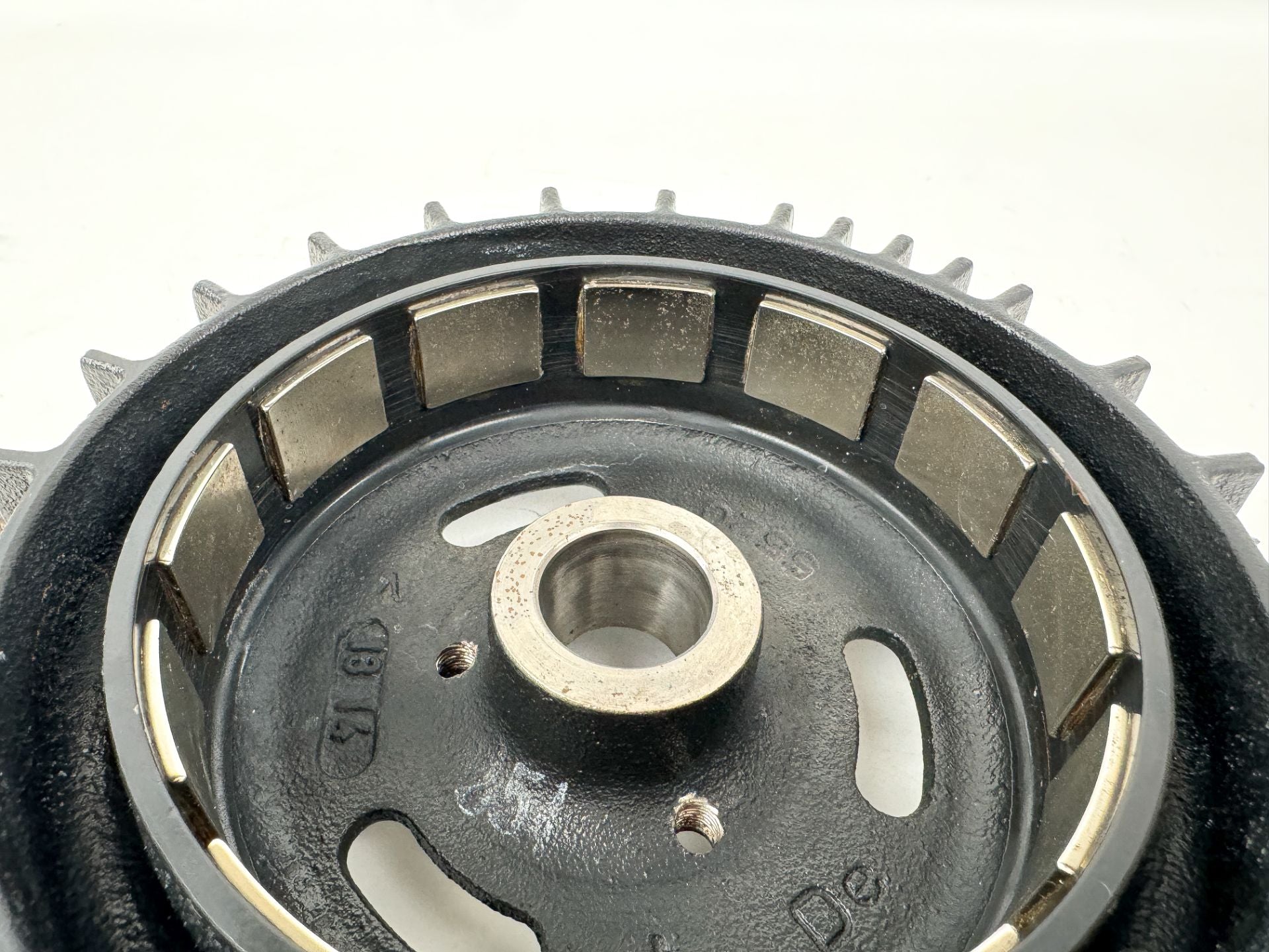 2015 Evinrude 30 HP 2 Stroke Outboard Flywheel Rope Start 0587103 OEM