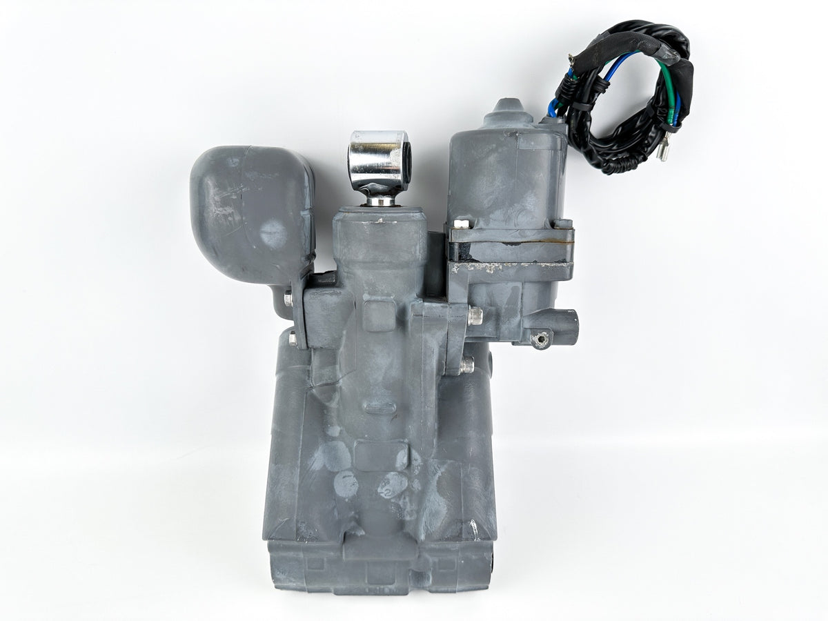 2001 Honda 130 HP 4 Stroke Outboard Power Trim Tilt Unit 56000-ZW1-708 OEM
