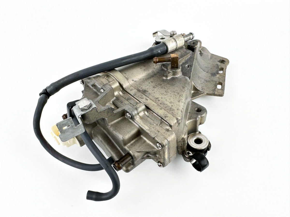2004 Yamaha 225 HP 4 Stroke Outboard VST Float Chamber Assembly 69J-24410-00-00 OEM