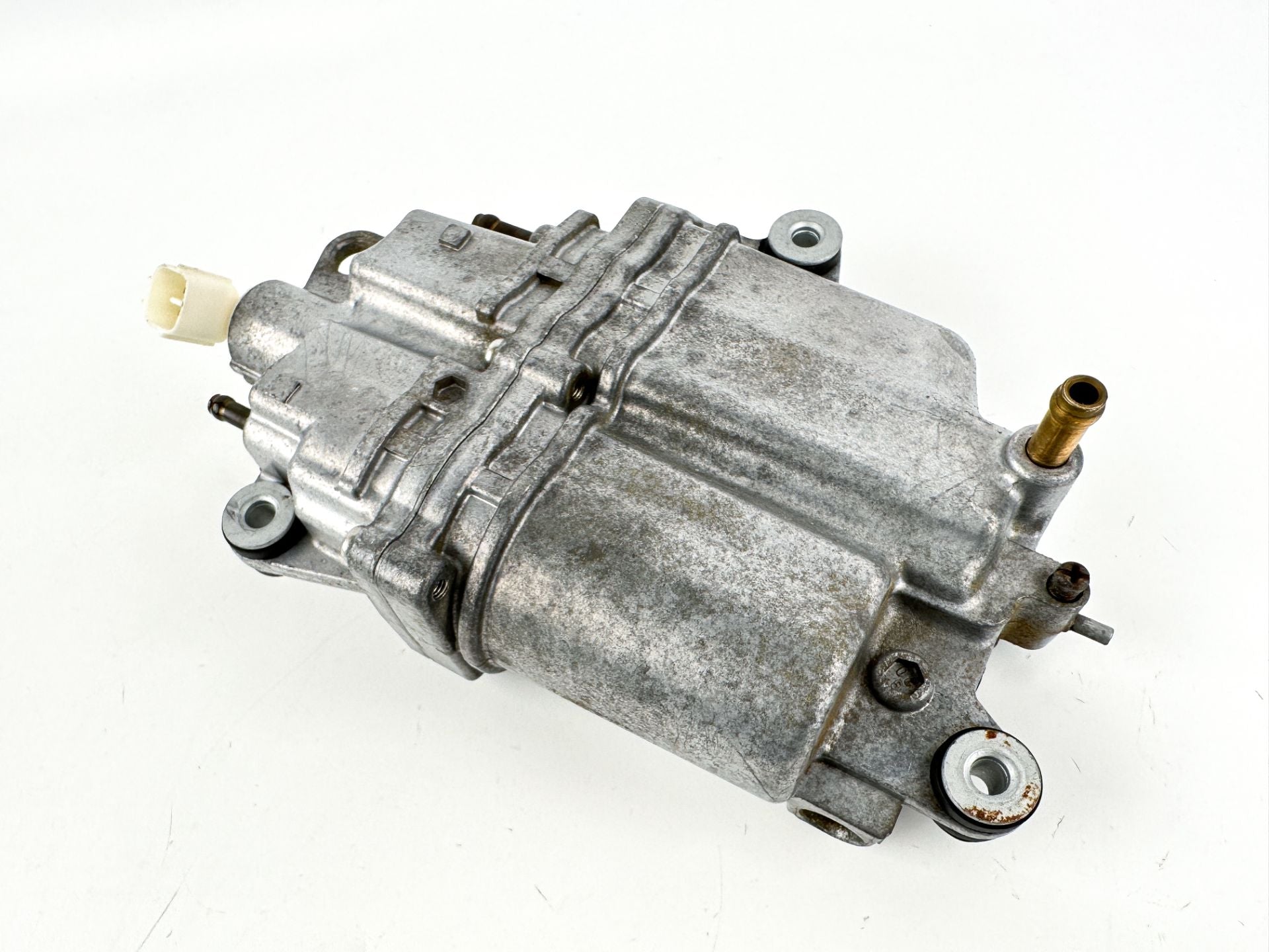 2004 Suzuki 115 HP 4 Stroke Outboard Vapor Separator Tank VST 15600-90J01 OEM