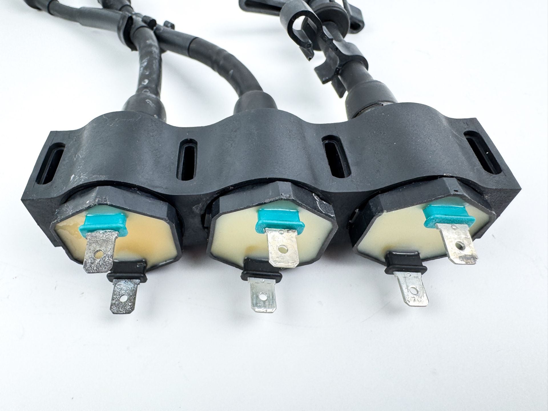 2004 Honda 25 HP 4 Stroke Outboard Ignition Coil Set 30500-ZW2-F01 OEM