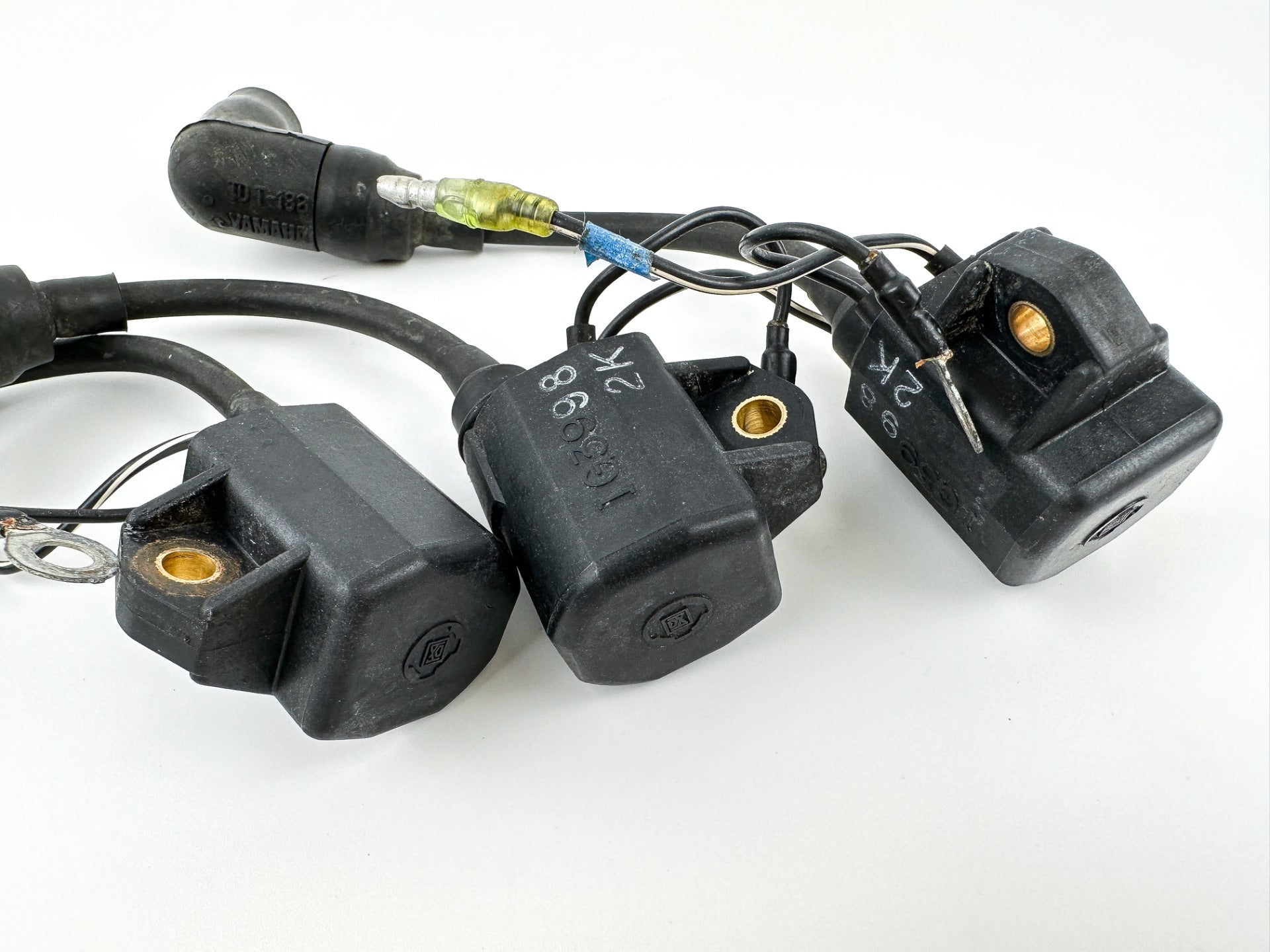 2003 Yamaha 70 HP 2 Stroke Outboard Ignition Coil Set 697-85570-00-00 OEM