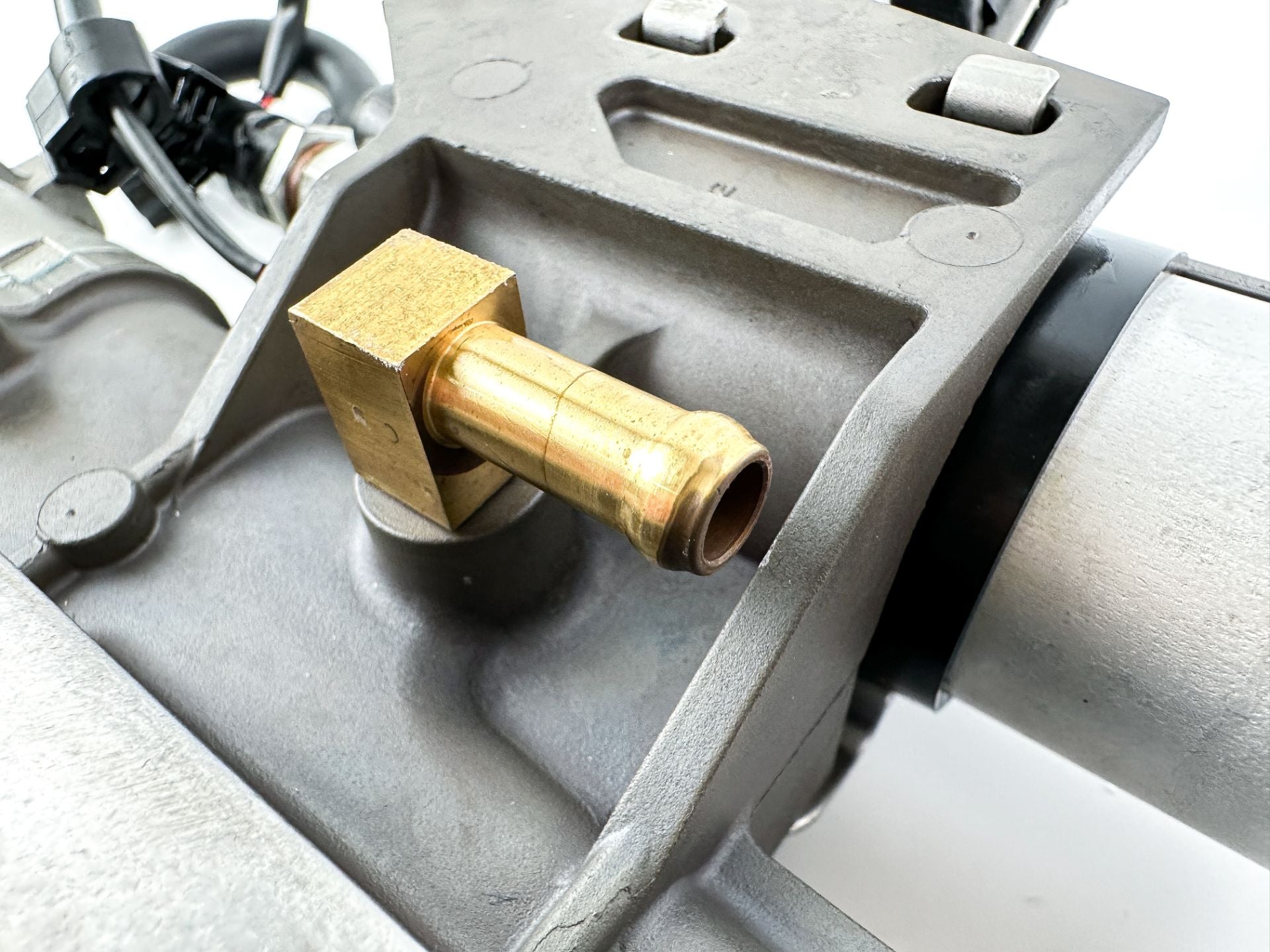 2019 Yamaha 250 HP 4 Stroke Outboard VST Float Chamber 6CB-14180-11-00 - Cleaned