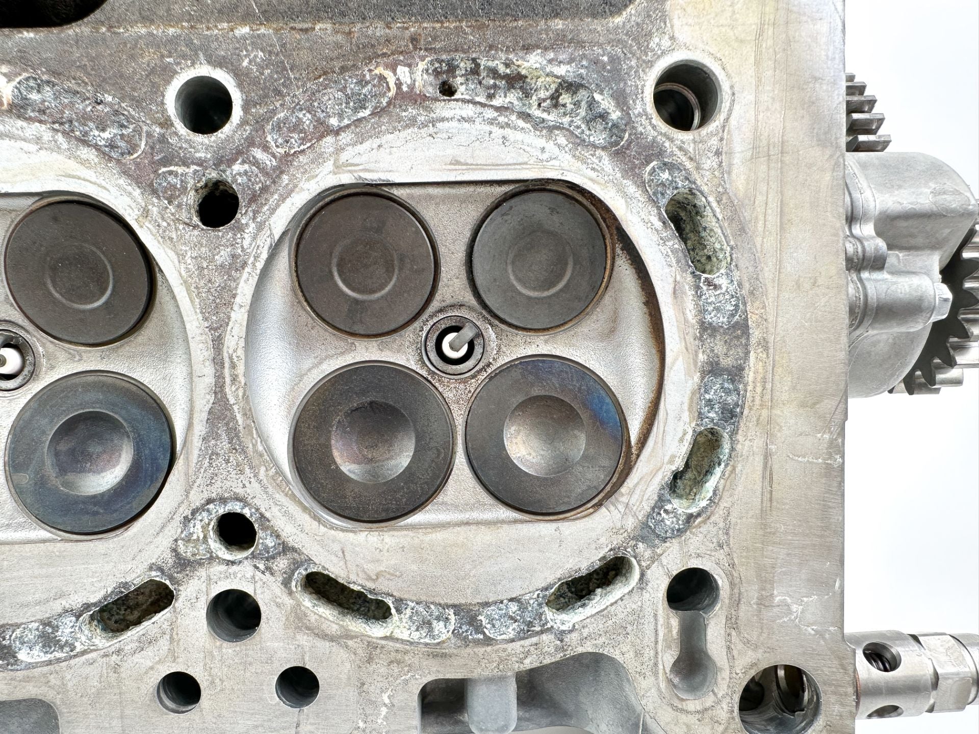 2012 Suzuki 140 HP 4 Stroke Outboard Cylinder Head 11100-90J11 OEM