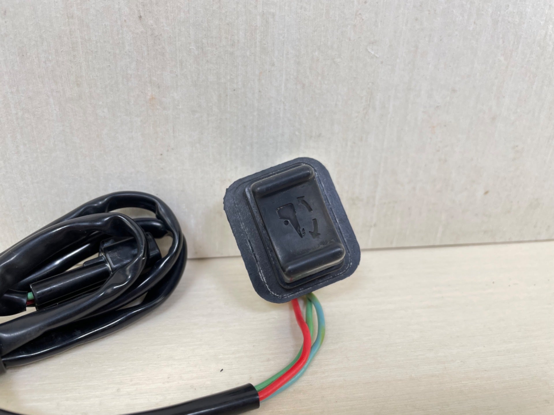 Yamaha 4 Stroke Outboard Trim Tilt Switch Button Assembly 6AW-82563-00-00